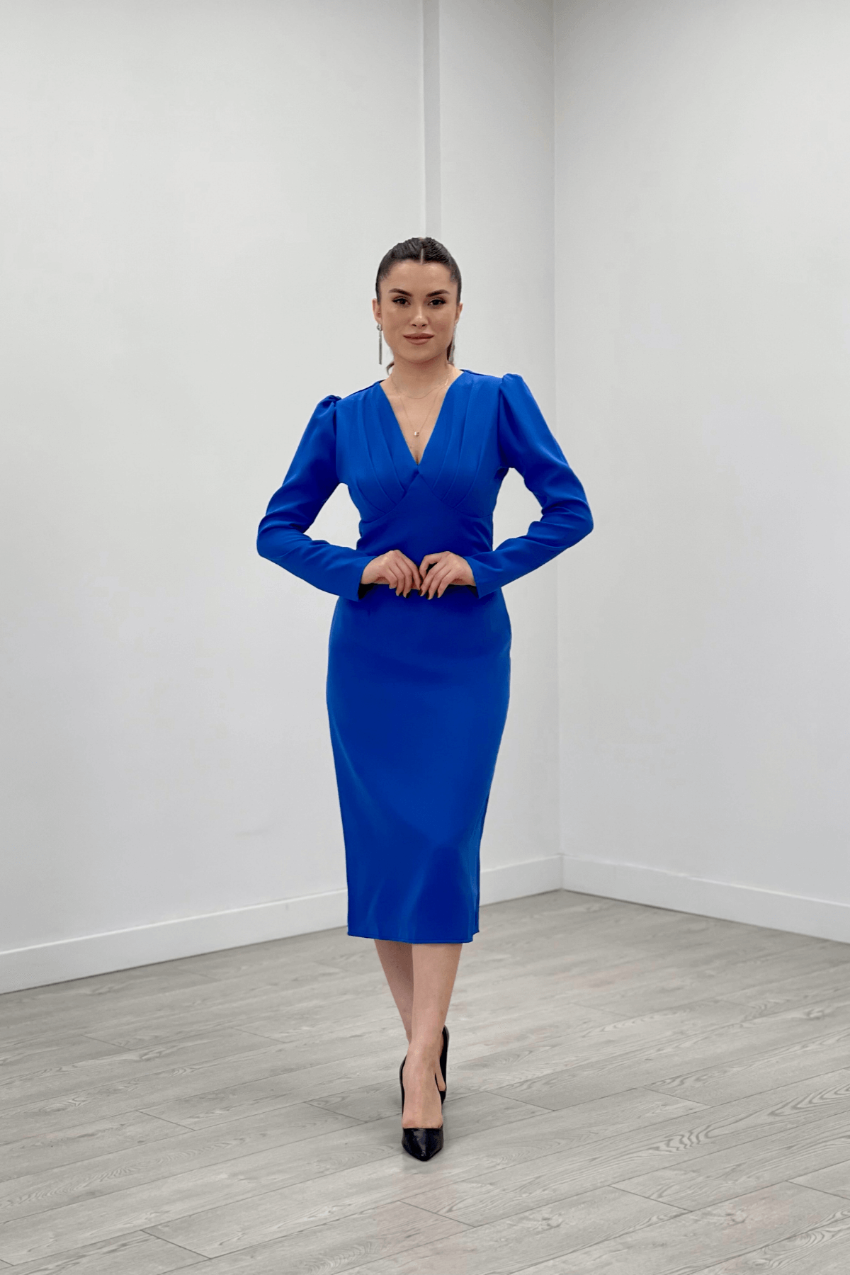 Double Kumaş V Yaka Kolları Tüy Detaylı Kalem Abiye Elbise - SAKS MAVİ