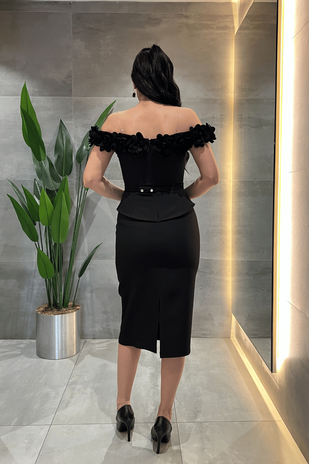 Double Kumaş Çiçek Detaylı Kalem Elbise - SİYAH