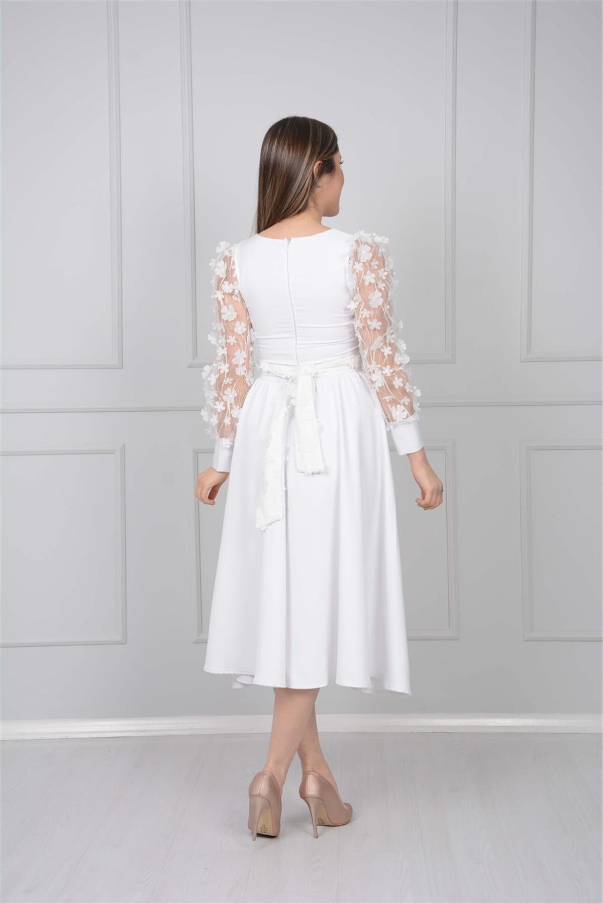 فستان ميدي كلوش مزين بازهار على الأكمام - أبيض