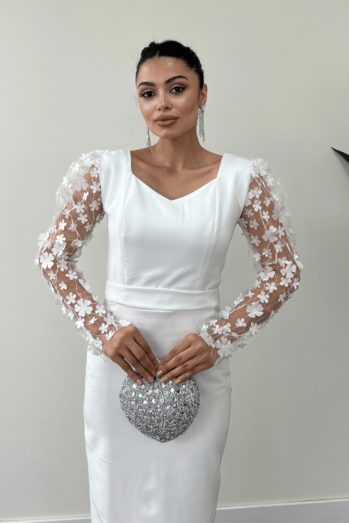 فستان ميدي  مزين بازهار على الأكمام - أبيض