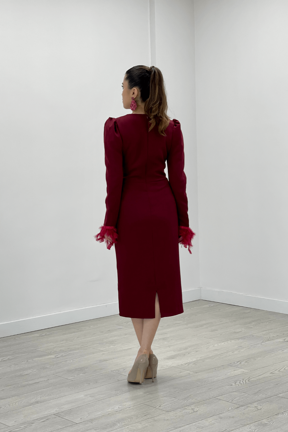 Double Kumaş V Yaka Kolları Tüy Detaylı Kalem Abiye Elbise - BORDO