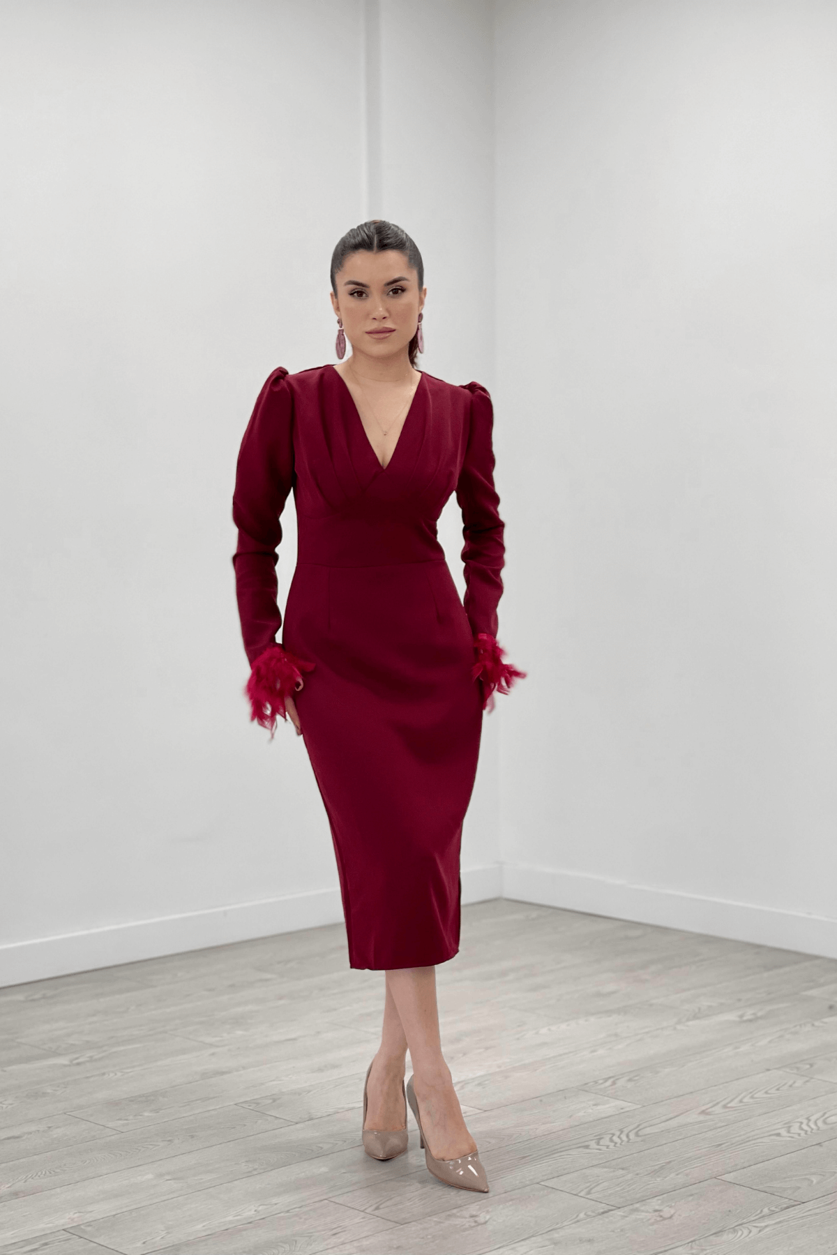Double Kumaş V Yaka Kolları Tüy Detaylı Kalem Abiye Elbise - BORDO