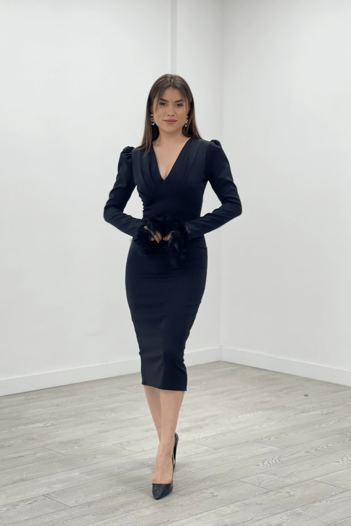 Double Kumaş V Yaka Kolları Tüy Detaylı Kalem Abiye Elbise - SİYAH