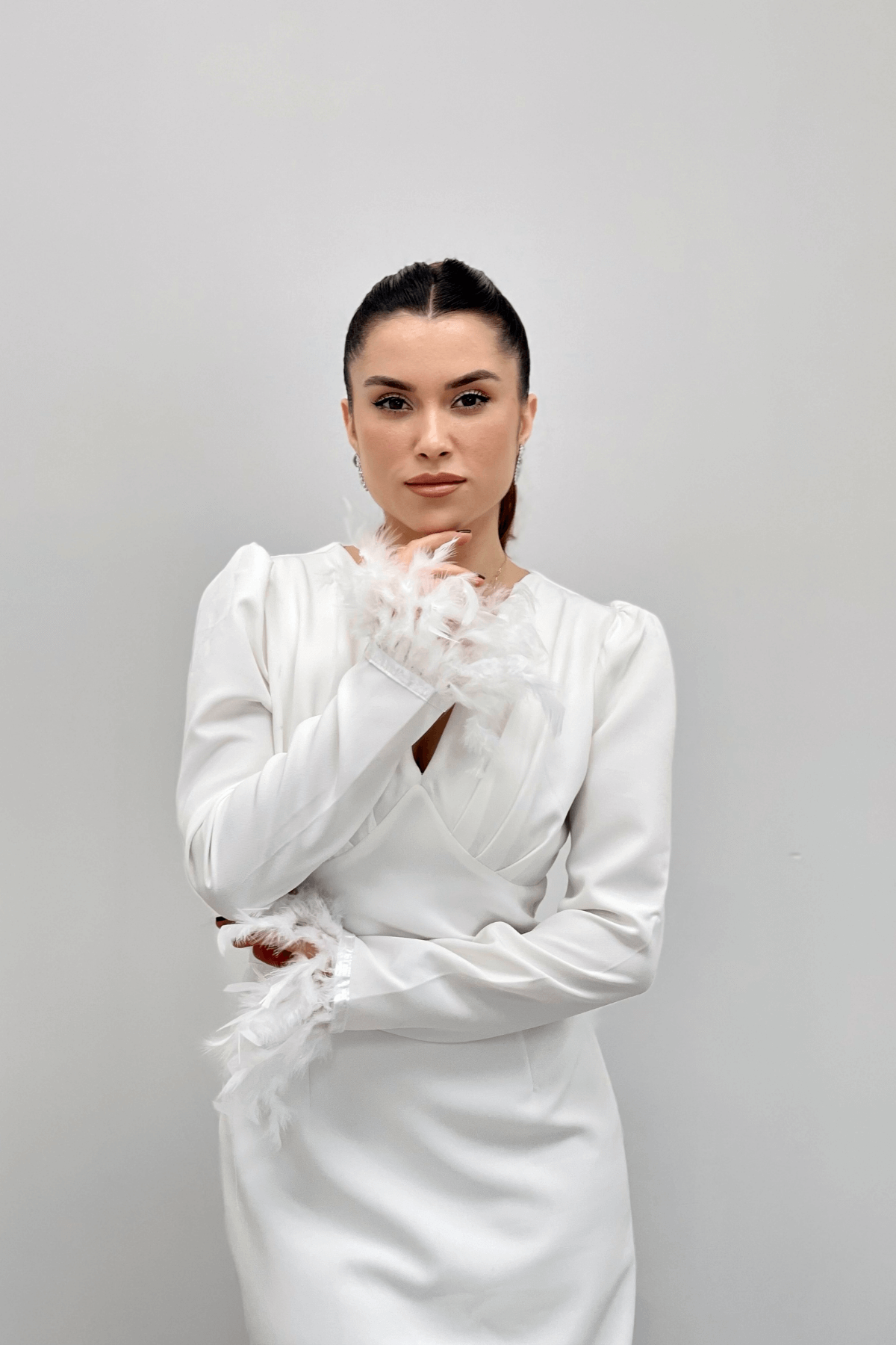 Double Kumaş V Yaka Kolları Tüy Detaylı Kalem Abiye Elbise - BEYAZ