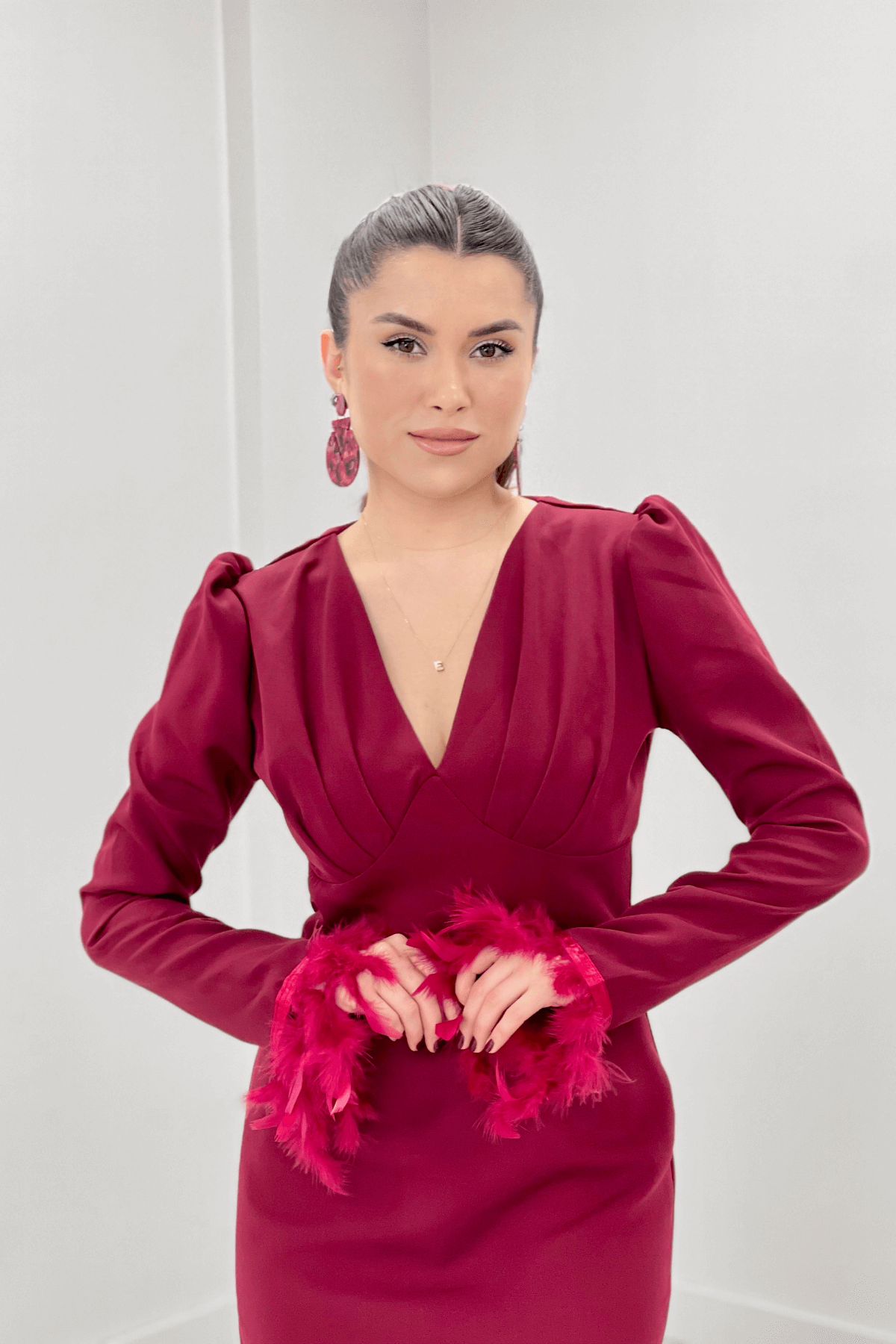 Double Kumaş V Yaka Kolları Tüy Detaylı Kalem Abiye Elbise - BORDO