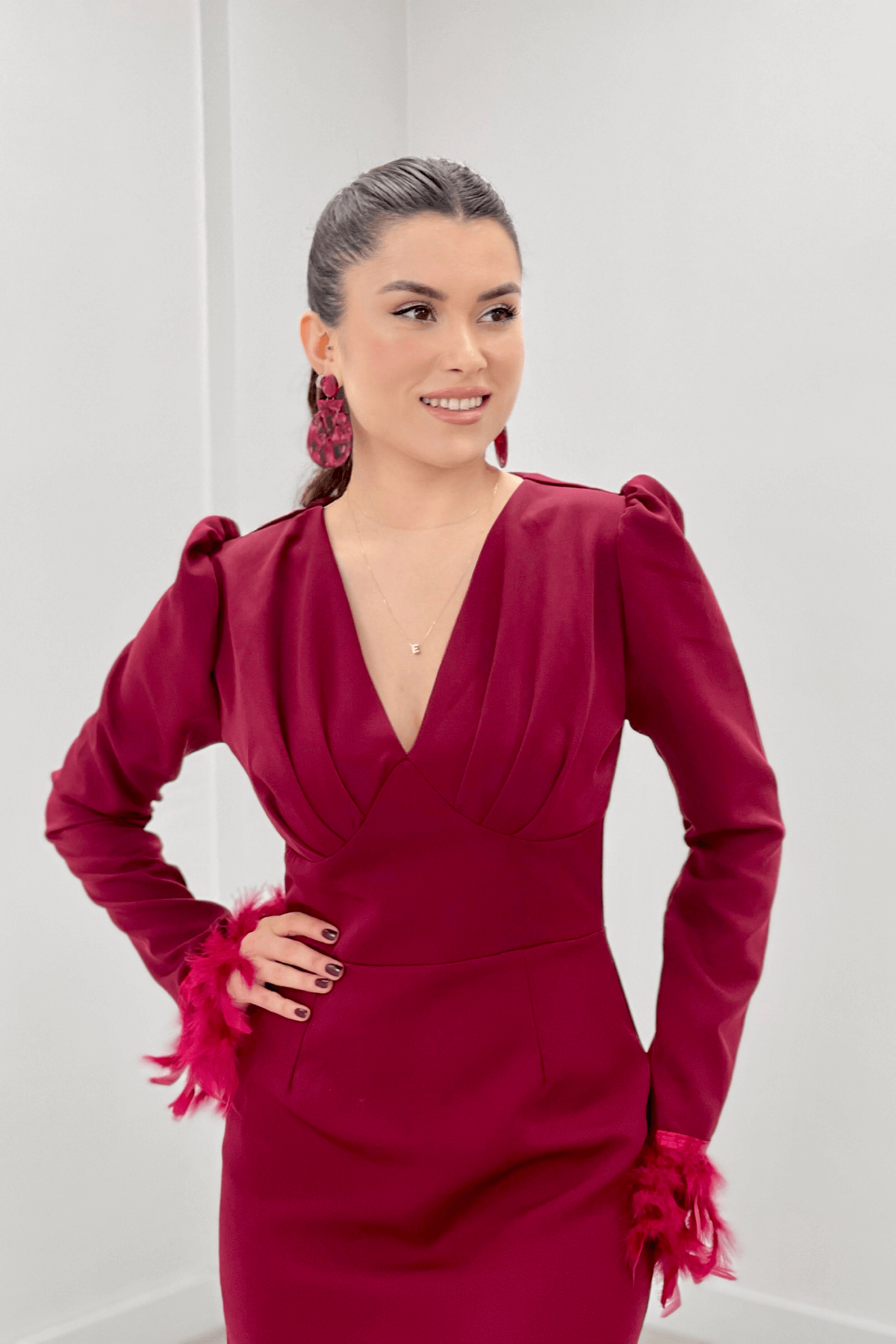 Double Kumaş V Yaka Kolları Tüy Detaylı Kalem Abiye Elbise - BORDO