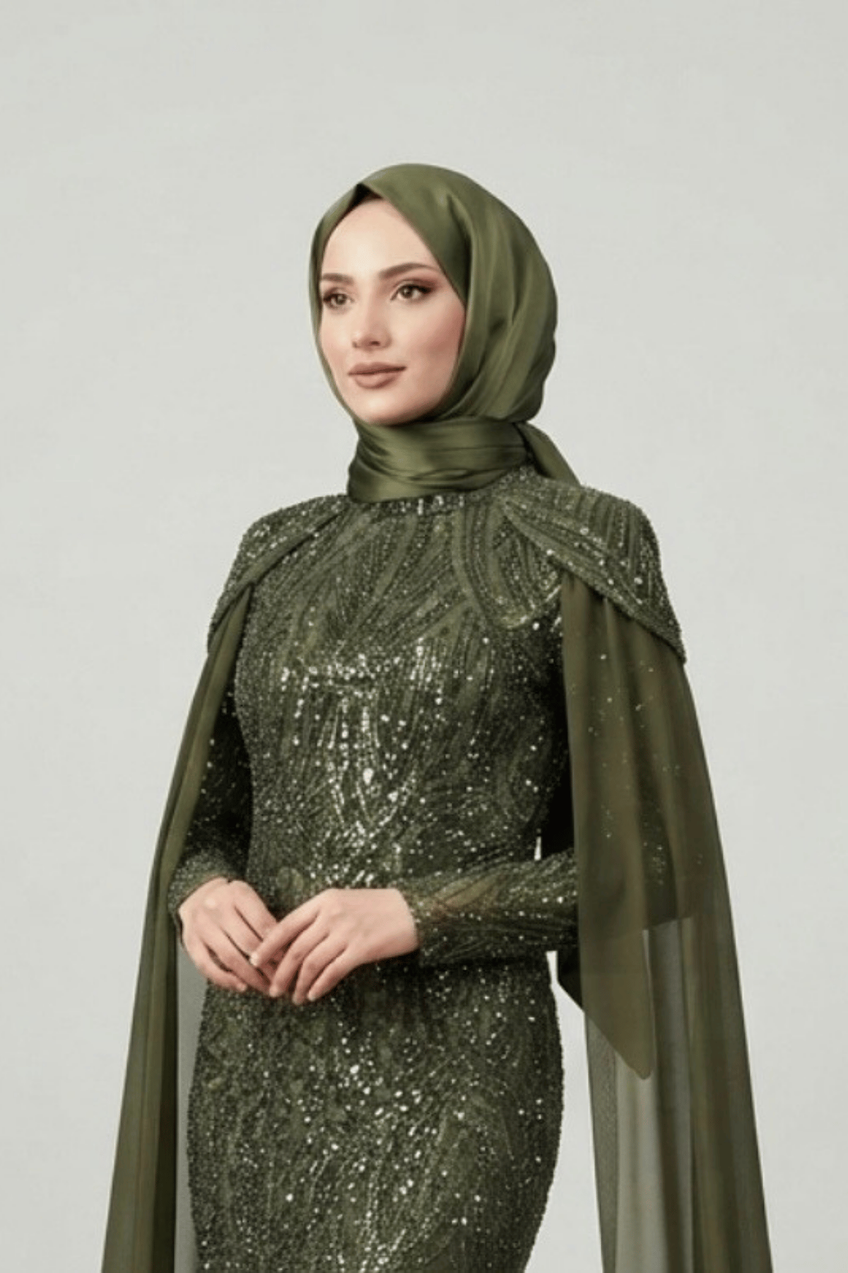 Full Boncuklu Kumaş Kolları Sifon Detaylı Tesettür  Elbise - HAKİ YEŞİLİ
