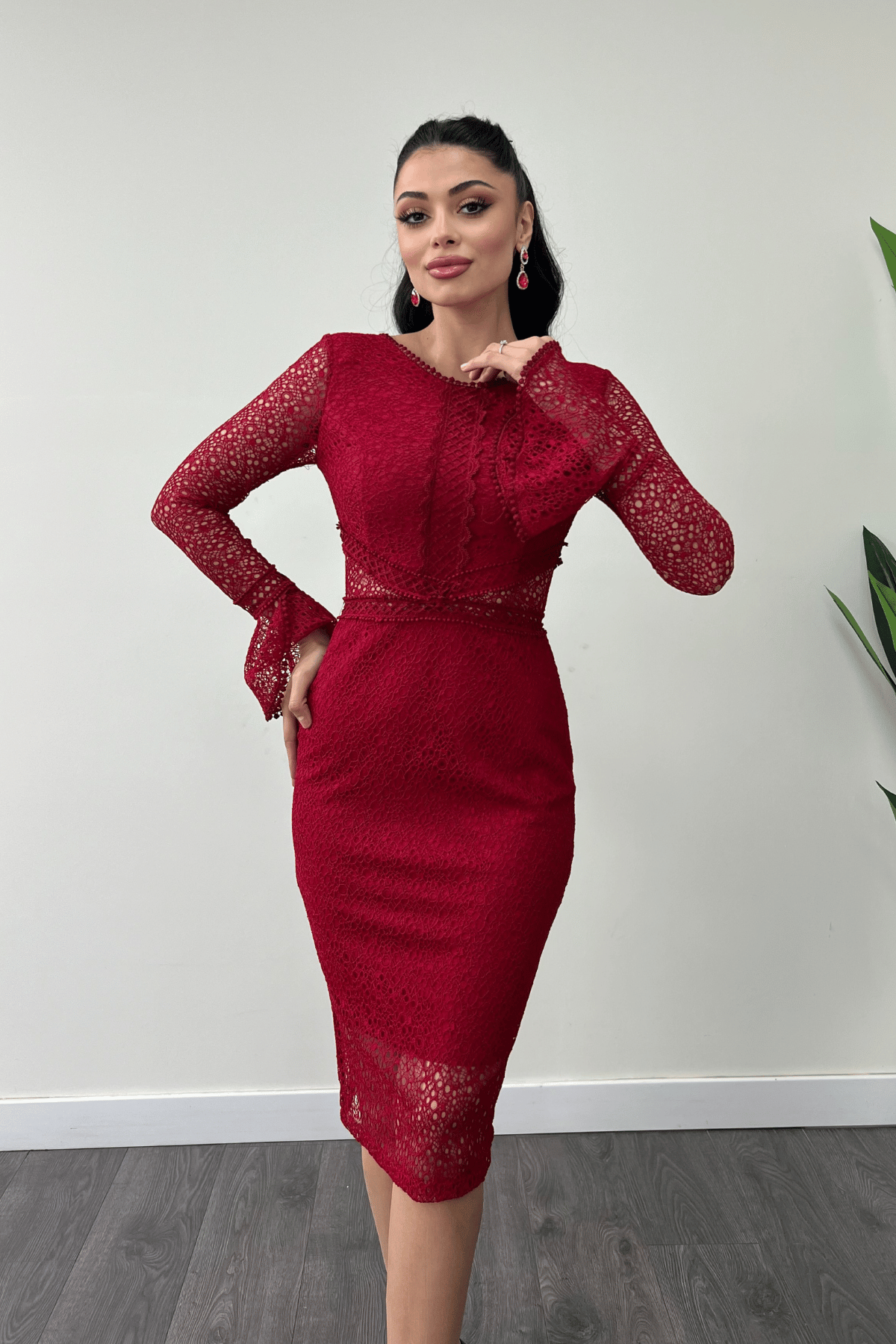 Full Dantel Kumaş Kolu Volanlı Kalem Elbise - KIRMIZI