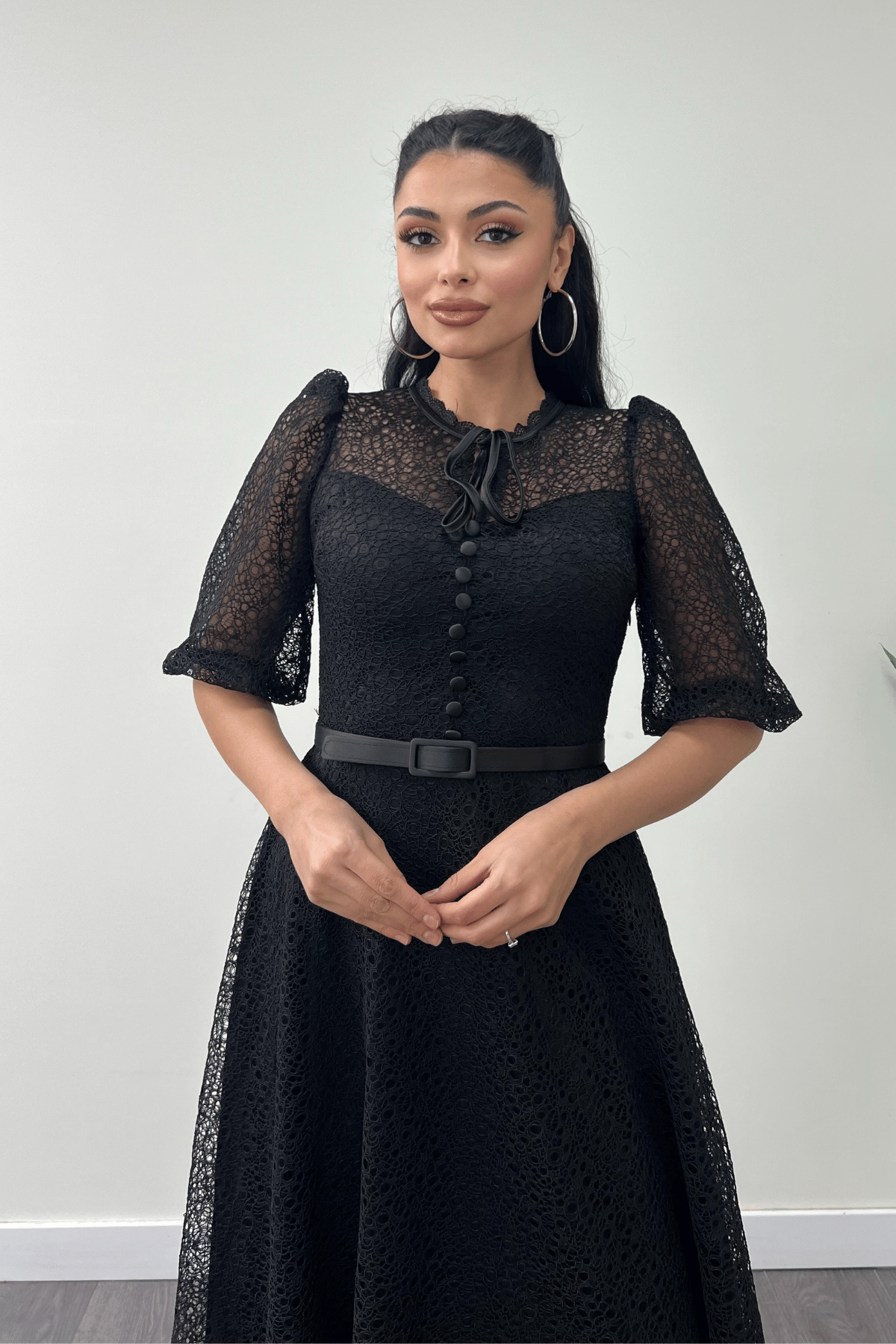 فستان ميدي مزين بأزرار - الأسود