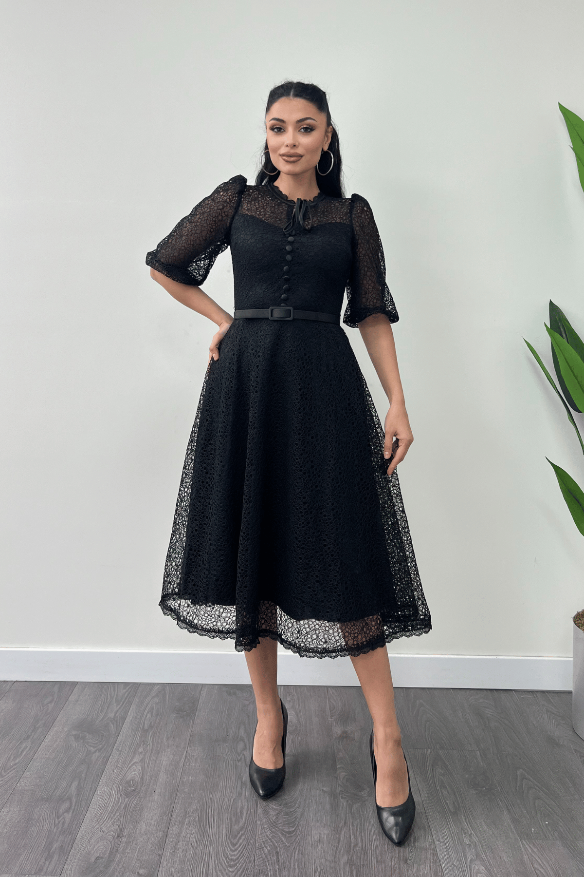 فستان ميدي مزين بأزرار - الأسود