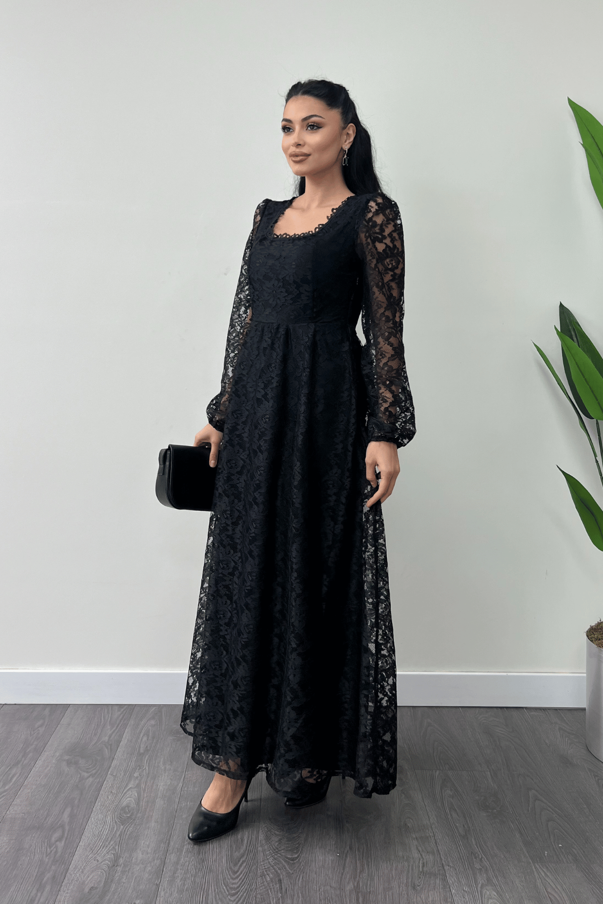 Güpür Dantel Kumaş Kare Yaka Elbise - SİYAH