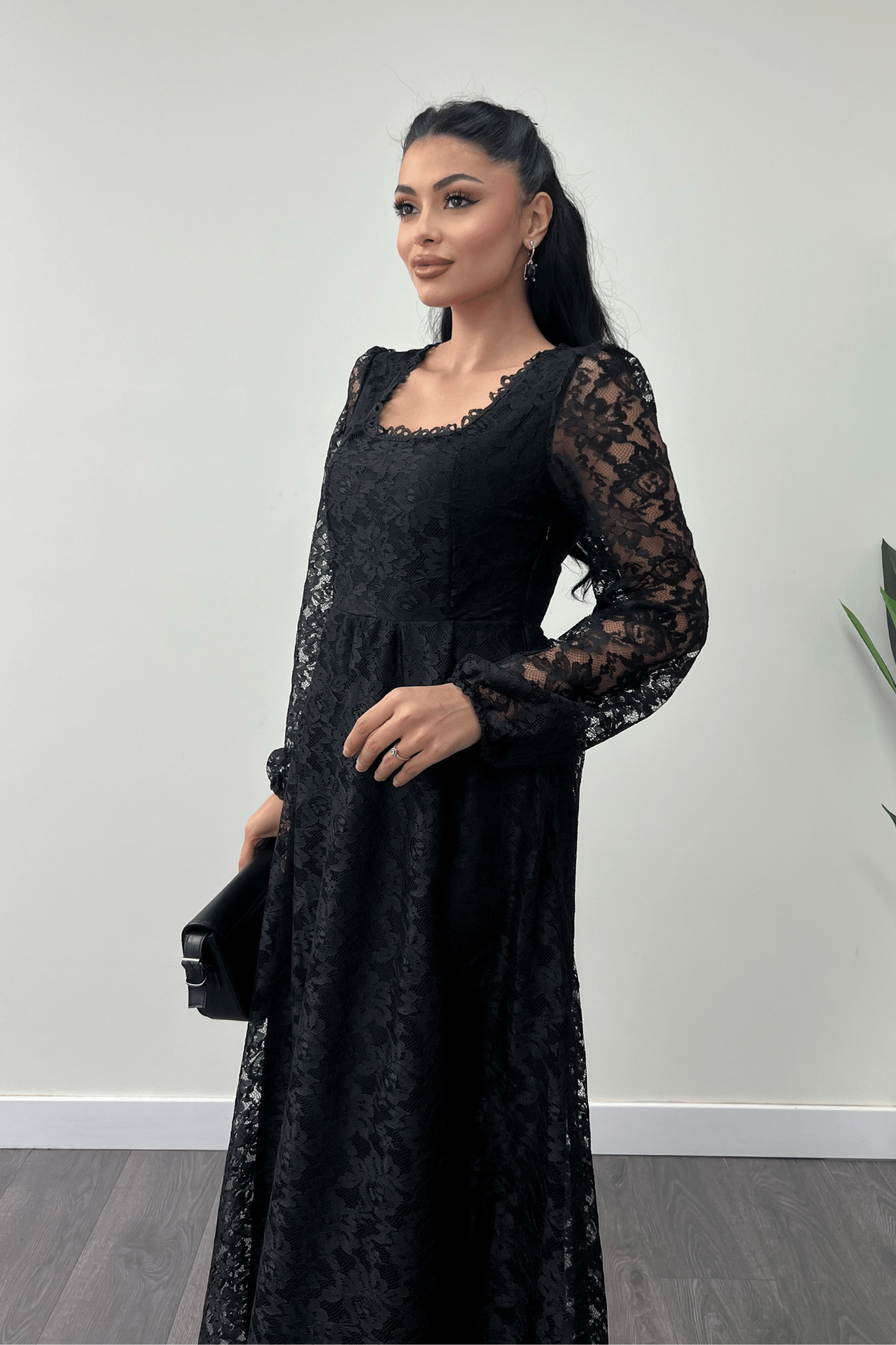 Güpür Dantel Kumaş Kare Yaka Elbise - SİYAH