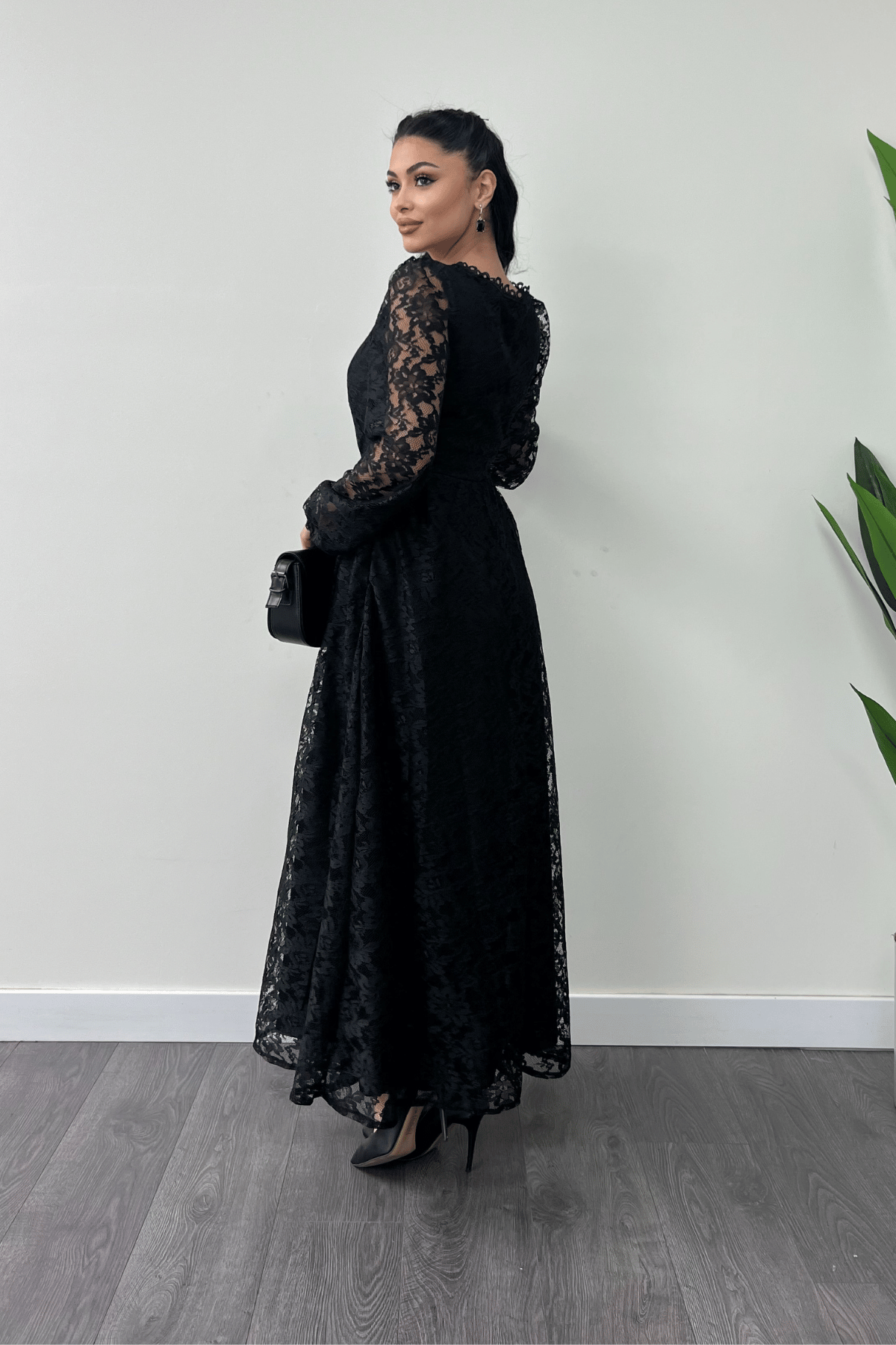 Güpür Dantel Kumaş Kare Yaka Elbise - SİYAH