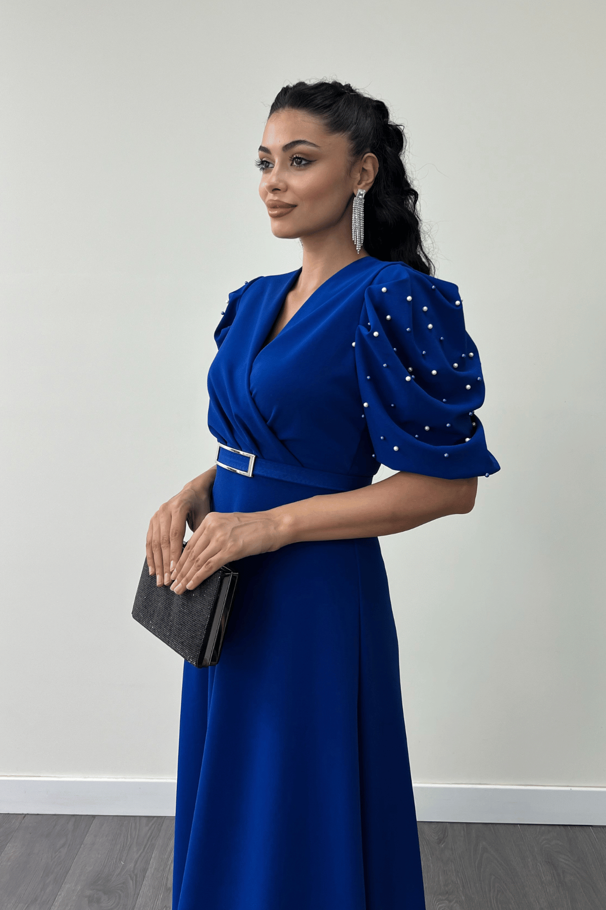 İthal Krep Kumaş Balon Kol İnci Detaylı Maxi Elbise - SAKS MAVİ