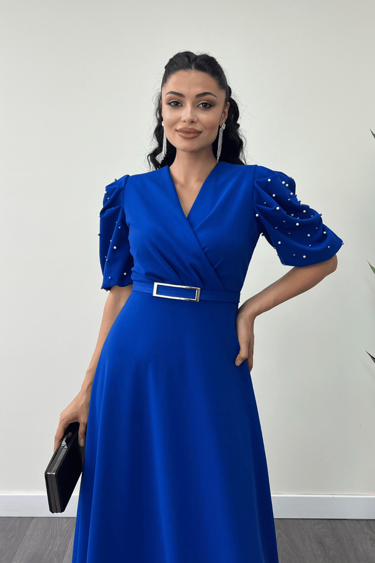 İthal Krep Kumaş Balon Kol İnci Detaylı Maxi Elbise - SAKS MAVİ