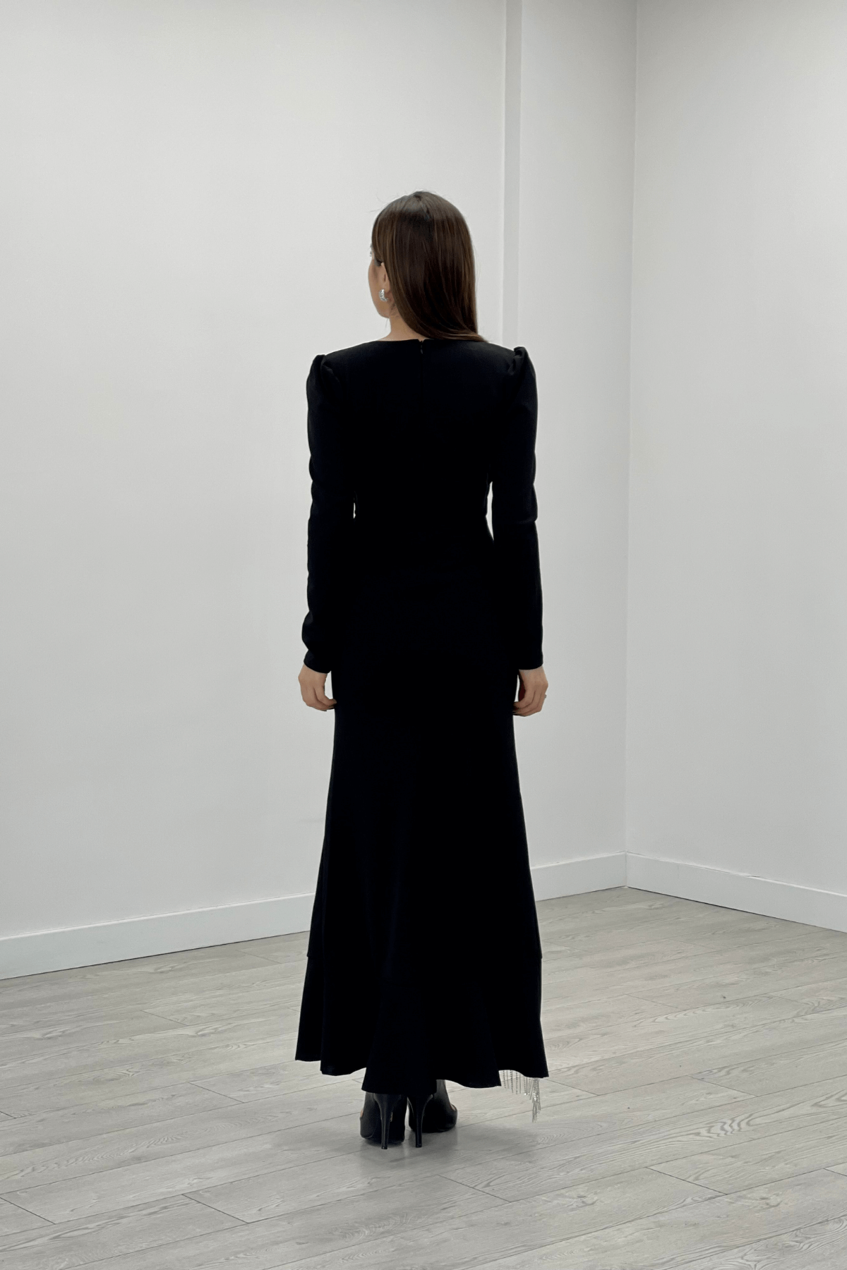 İthal Krep Kumaş Taş Püskül Detaylı Abiye Elbise - SİYAH