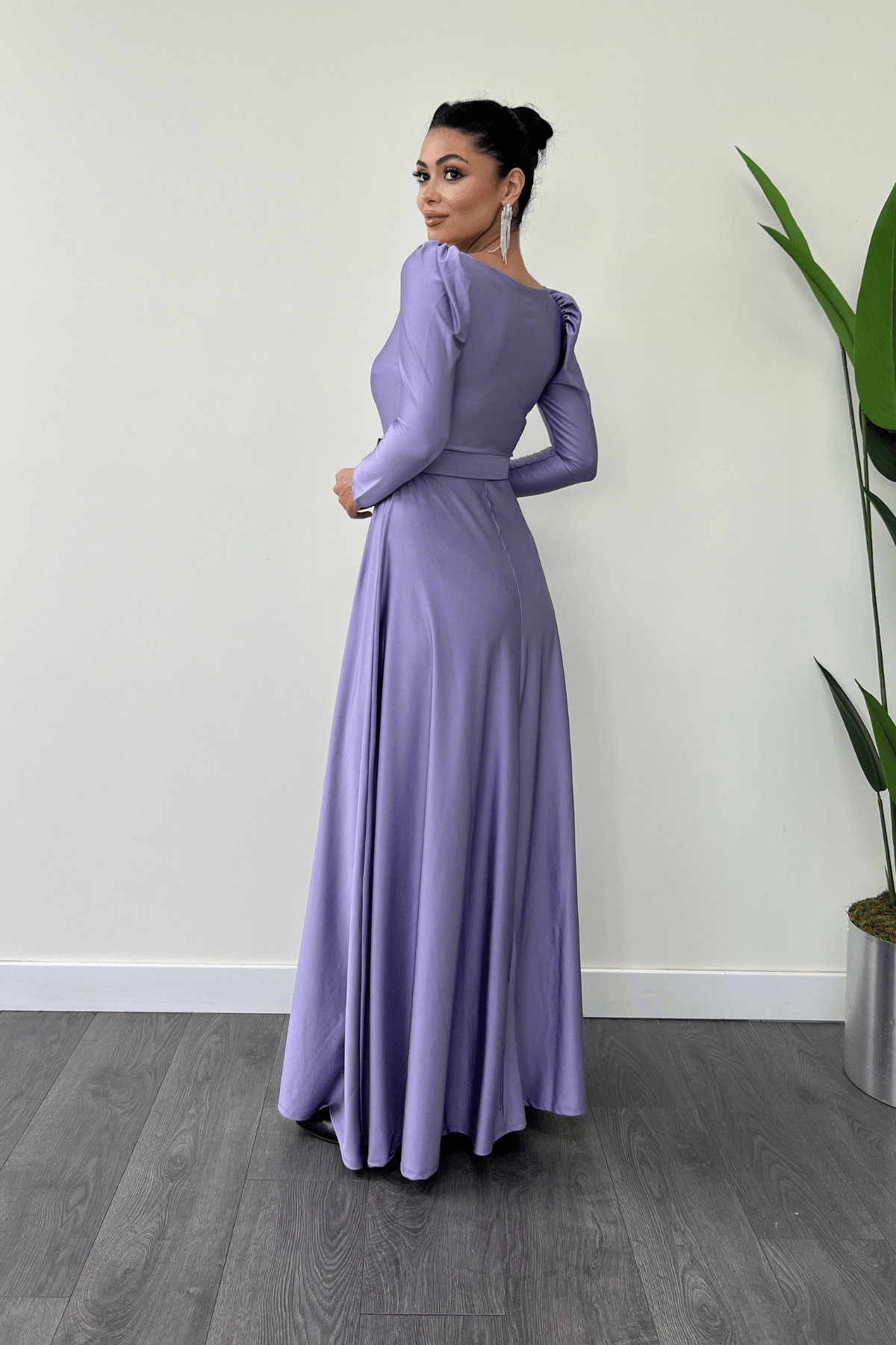 Imported Crepe Satin Fabric Sweetheart Collar Flared Dress - Lilac Color