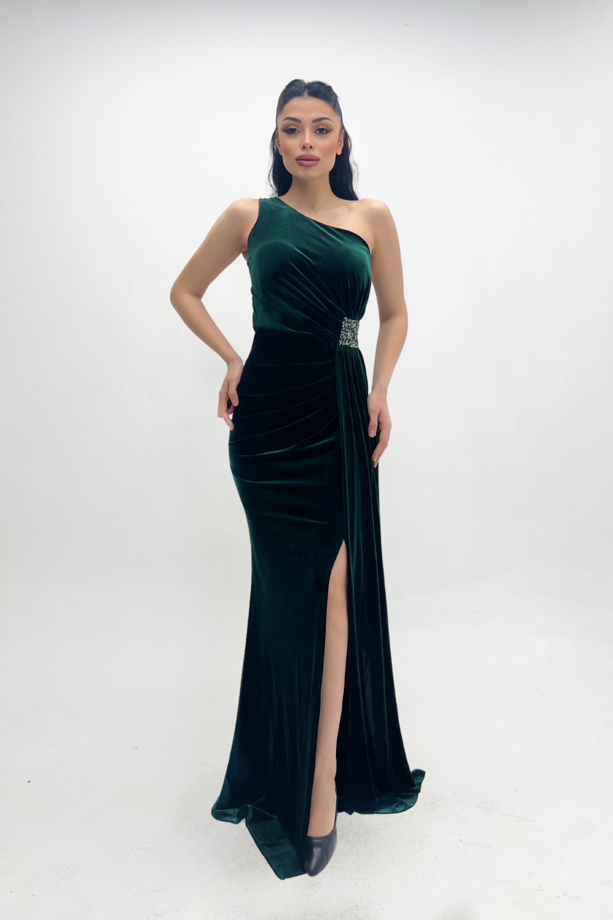 Kadife Kumaş Büzgülü Şal Detaylı Abiye Elbise - ZÜMRÜT YEŞİL