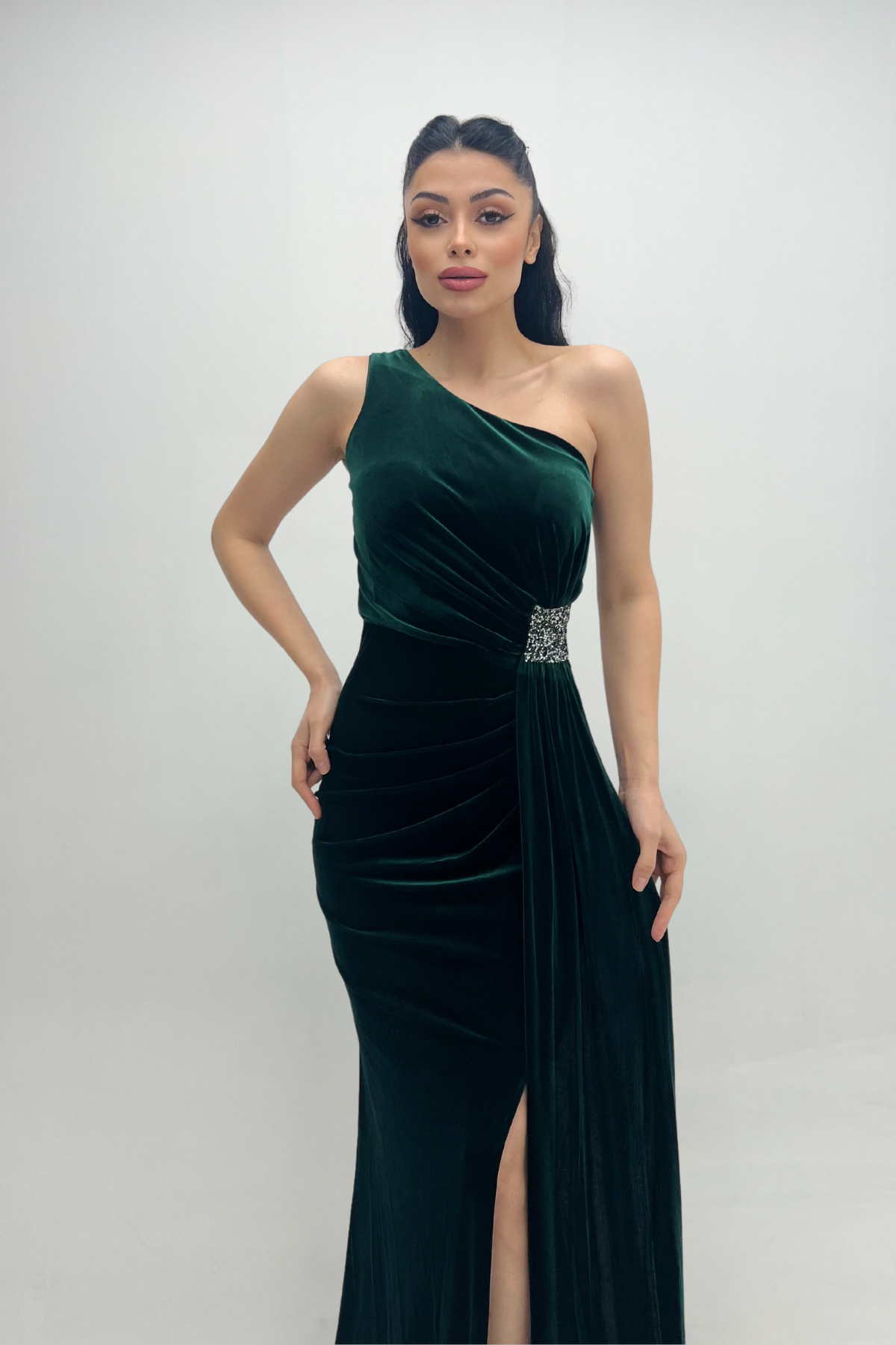 Kadife Kumaş Büzgülü Şal Detaylı Abiye Elbise - ZÜMRÜT YEŞİL