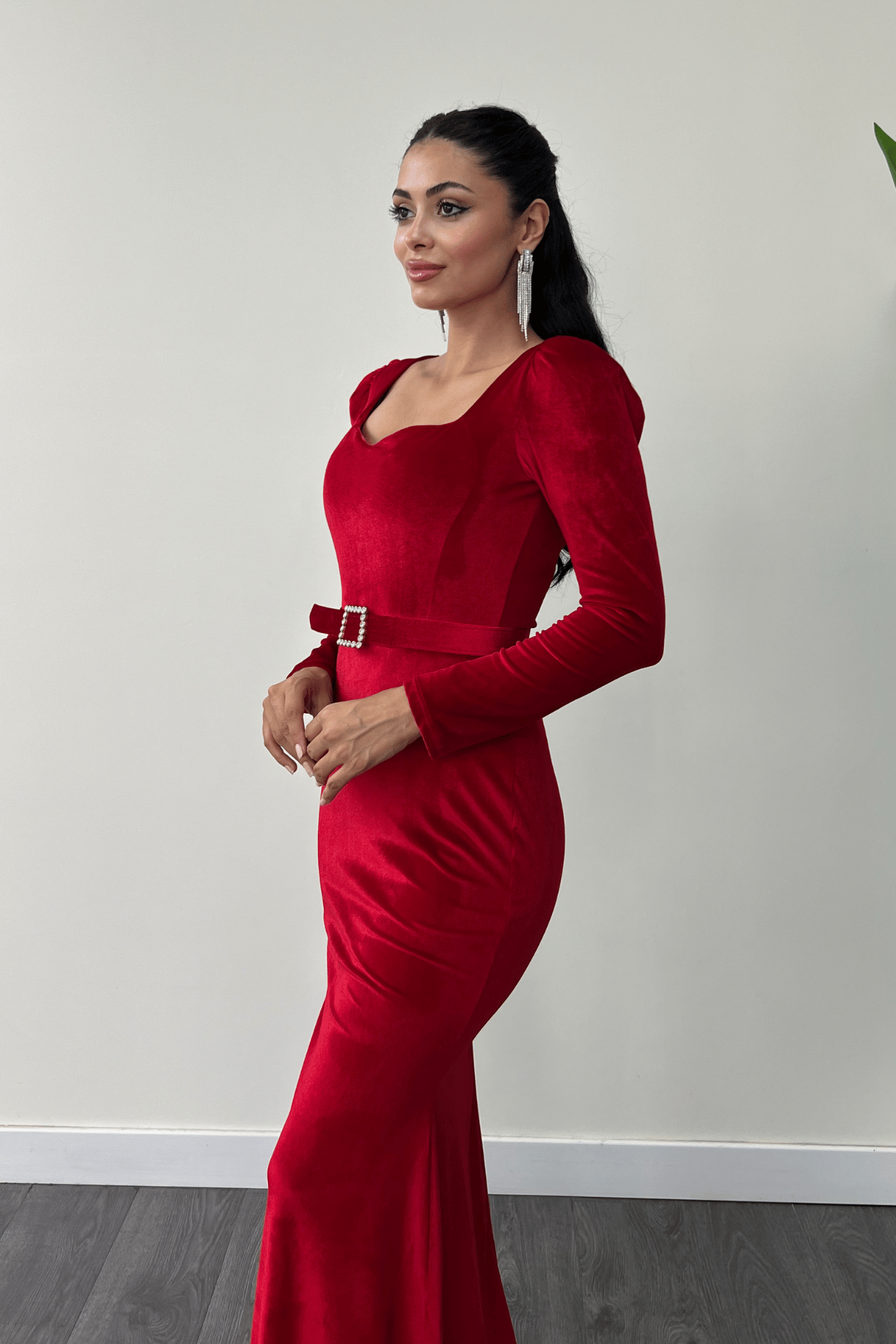 Kadife Kumaş Kalp Yaka Balık Elbise - KIRMIZI