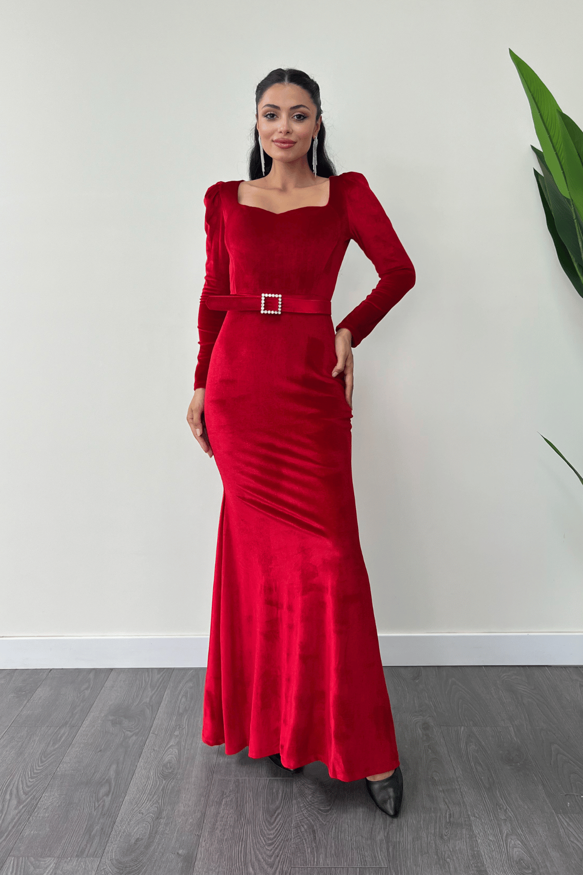 Kadife Kumaş Kalp Yaka Balık Elbise - KIRMIZI