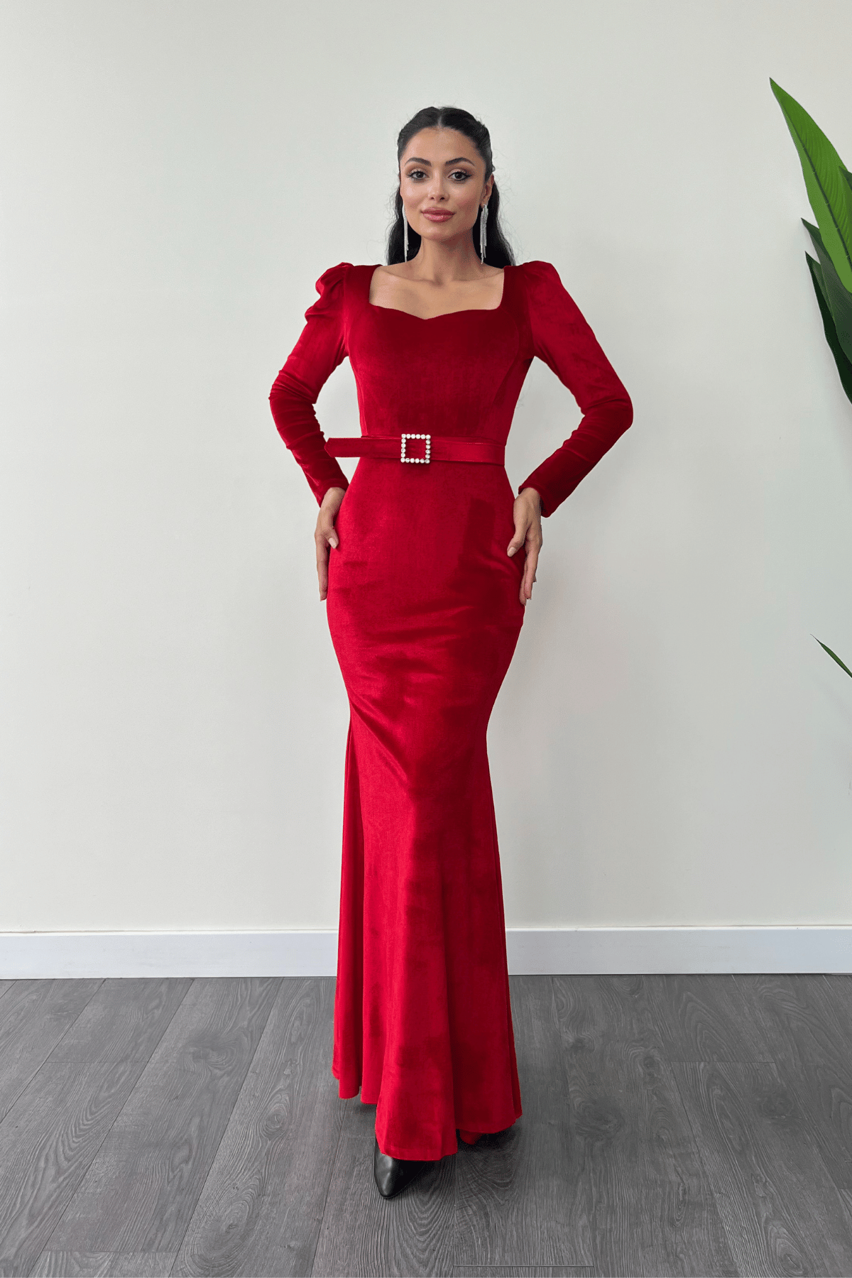 Kadife Kumaş Kalp Yaka Balık Elbise - KIRMIZI