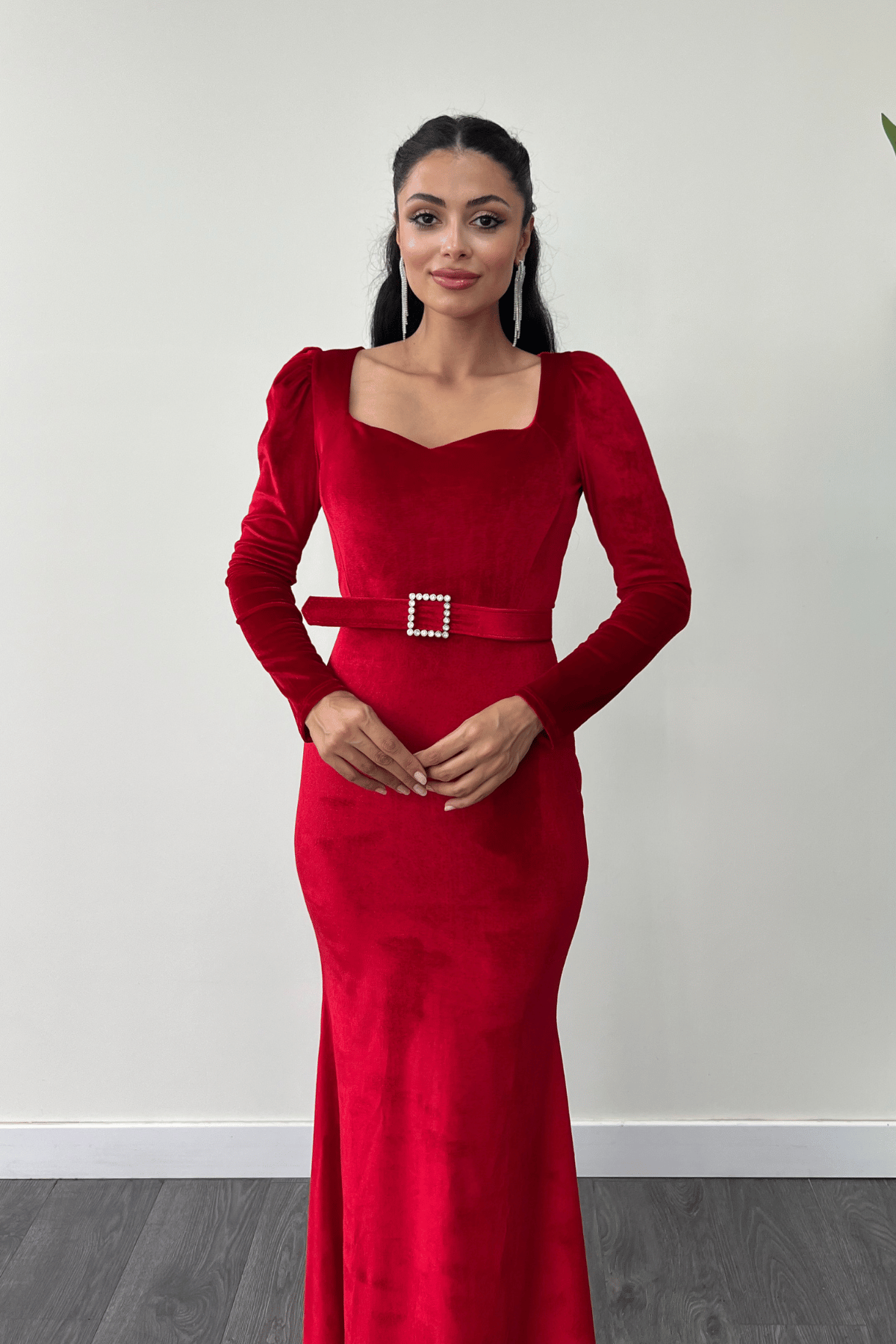 Kadife Kumaş Kalp Yaka Balık Elbise - KIRMIZI