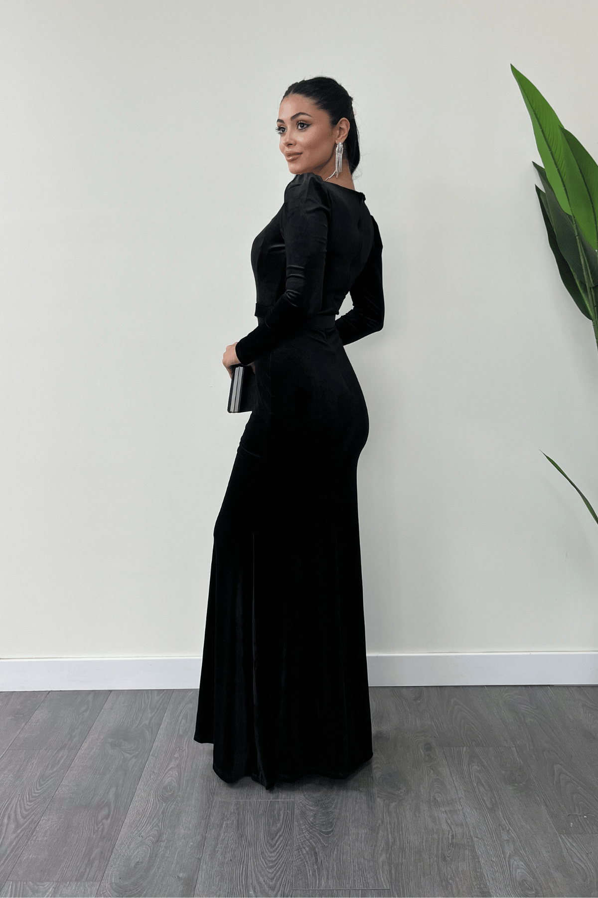 فستان سمكي من قماش مخملي بياقة قلب - أسود