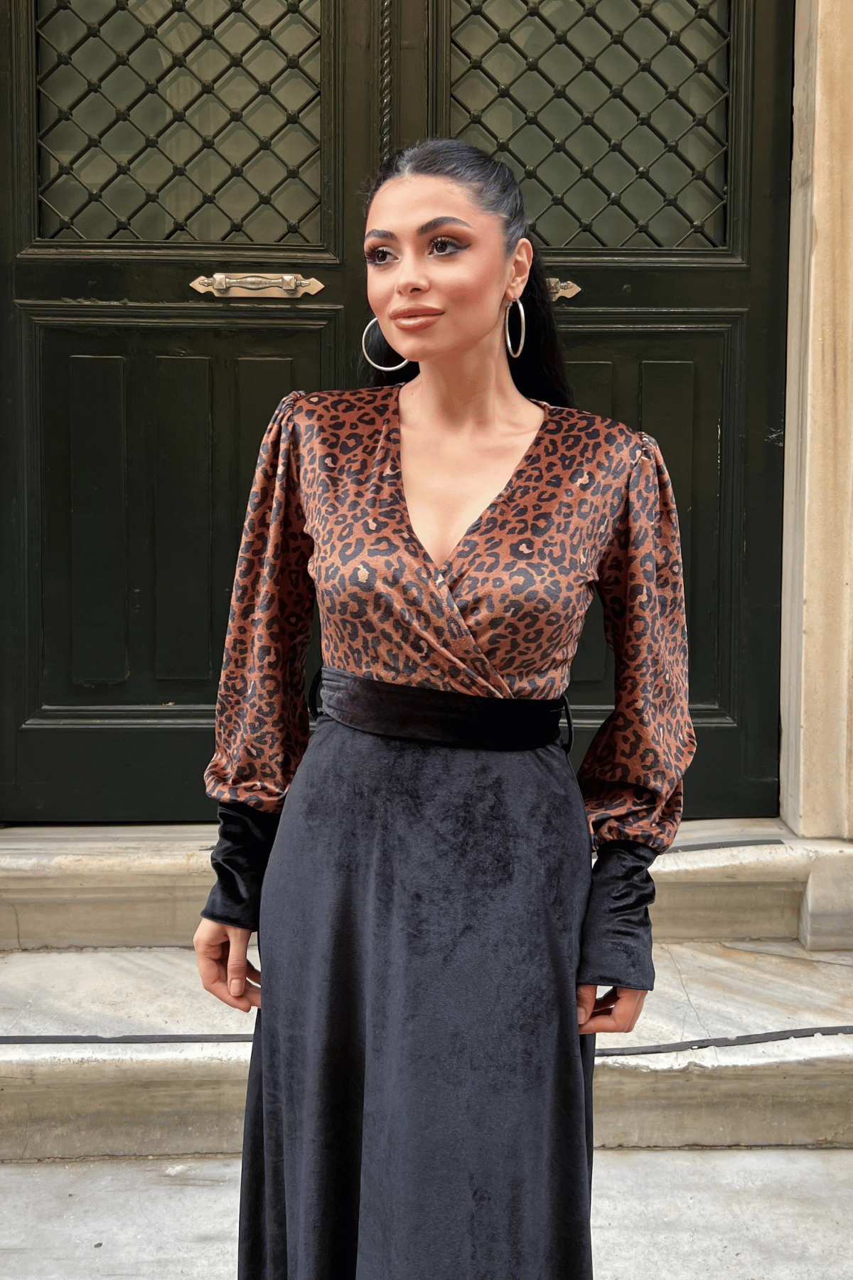 Kadife Kumaş Leopar Detaylı Elbise - SİYAH