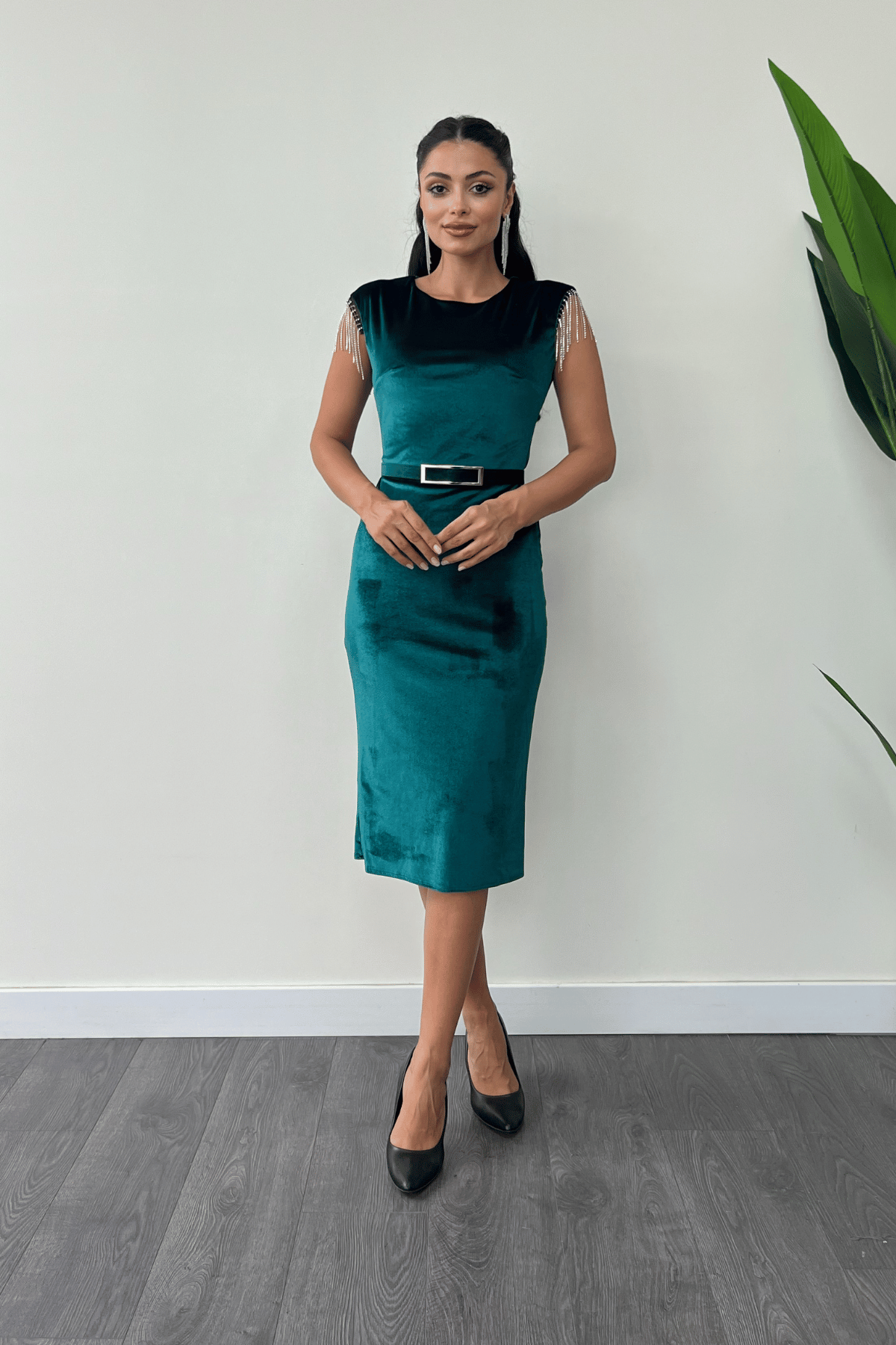 Kadife Kumaş Omuz Püsküllü Kalem Elbise - ZÜMRÜT YEŞİL