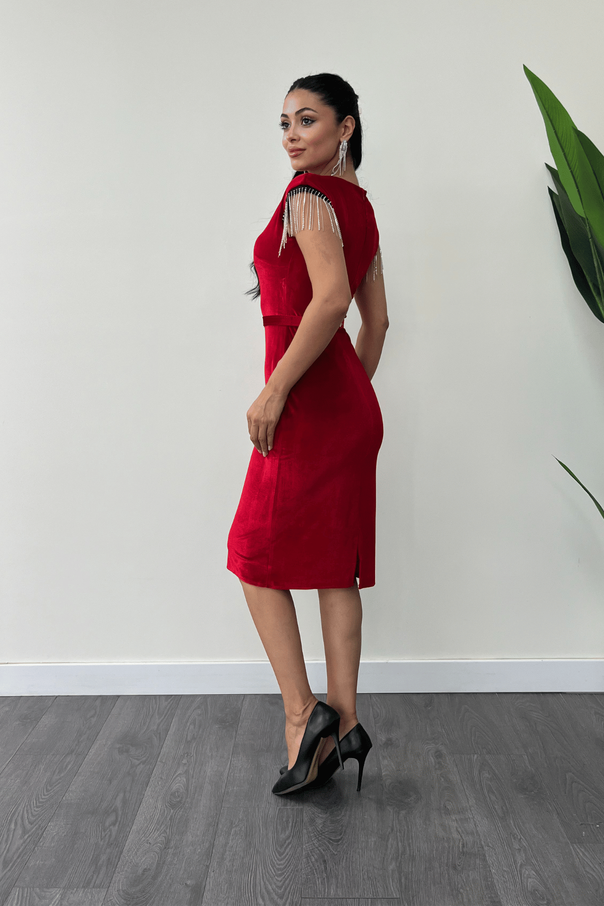 Kadife Kumaş Omuz Püsküllü Kalem Elbise - KIRMIZI