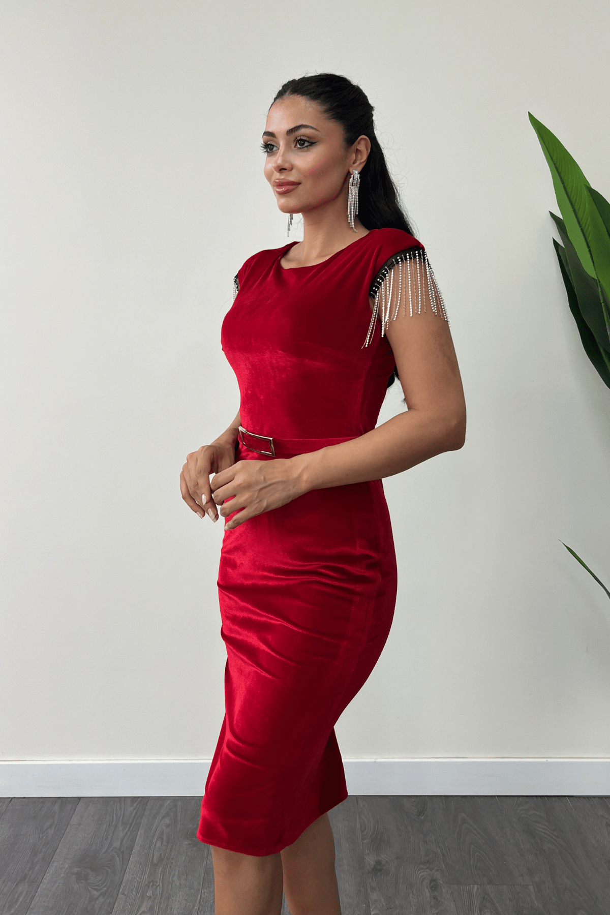 Kadife Kumaş Omuz Püsküllü Kalem Elbise - KIRMIZI