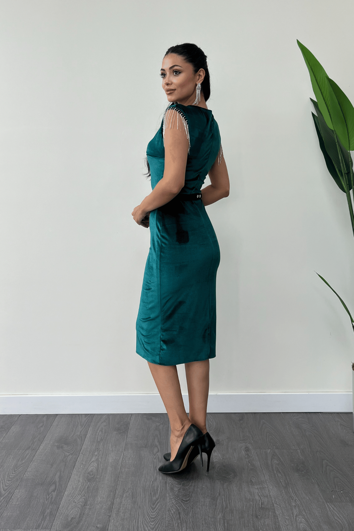 Kadife Kumaş Omuz Püsküllü Kalem Elbise - ZÜMRÜT YEŞİL