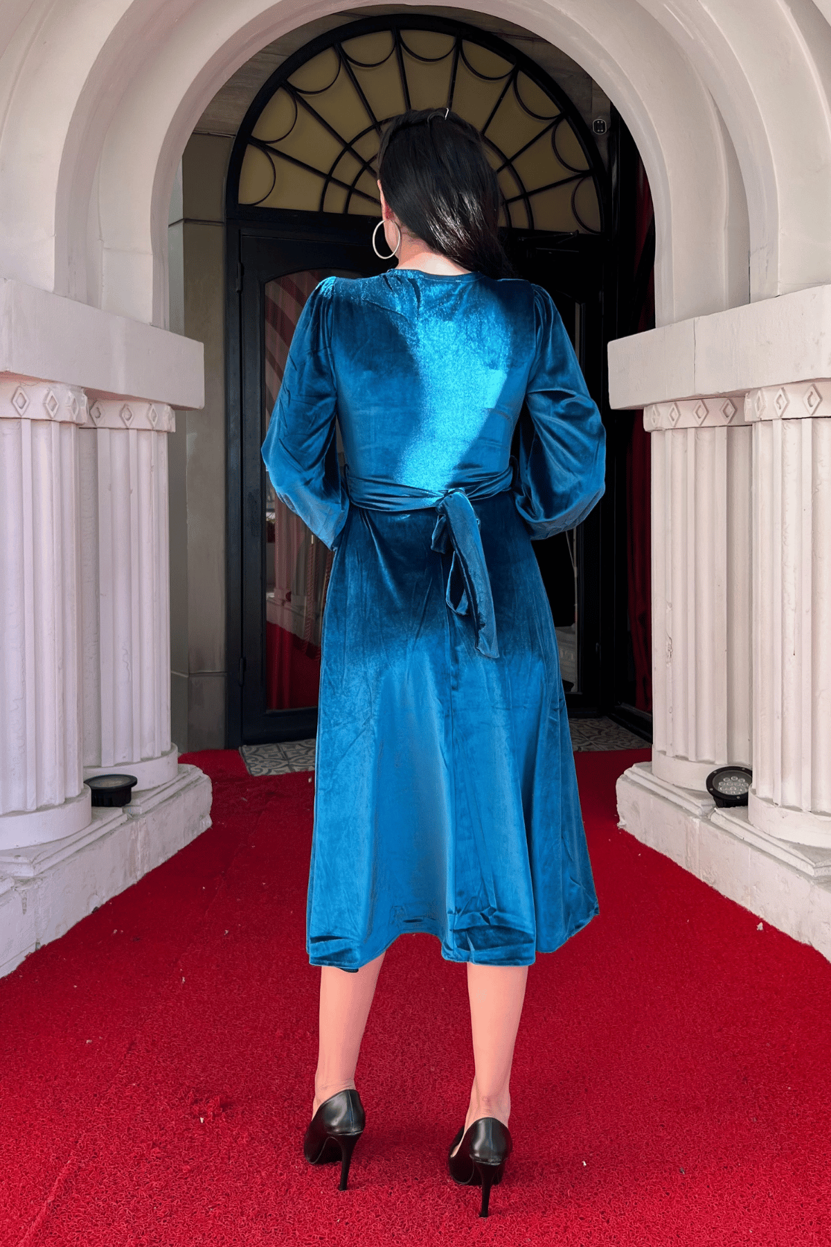 Kadife Kumaş V Yaka Midi Elbise - TURKUAZ