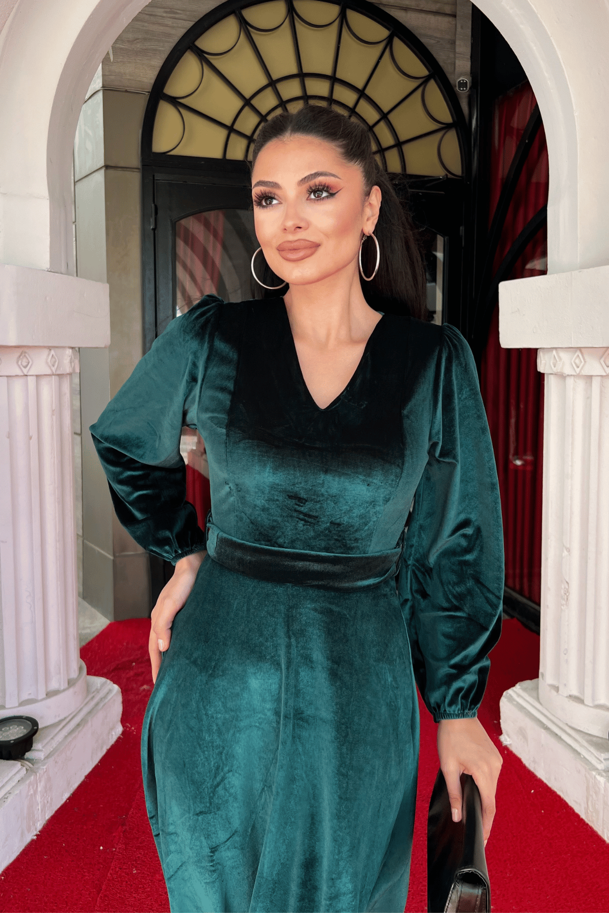 Kadife Kumaş V Yaka Midi Elbise - ZÜMRÜT YEŞİL