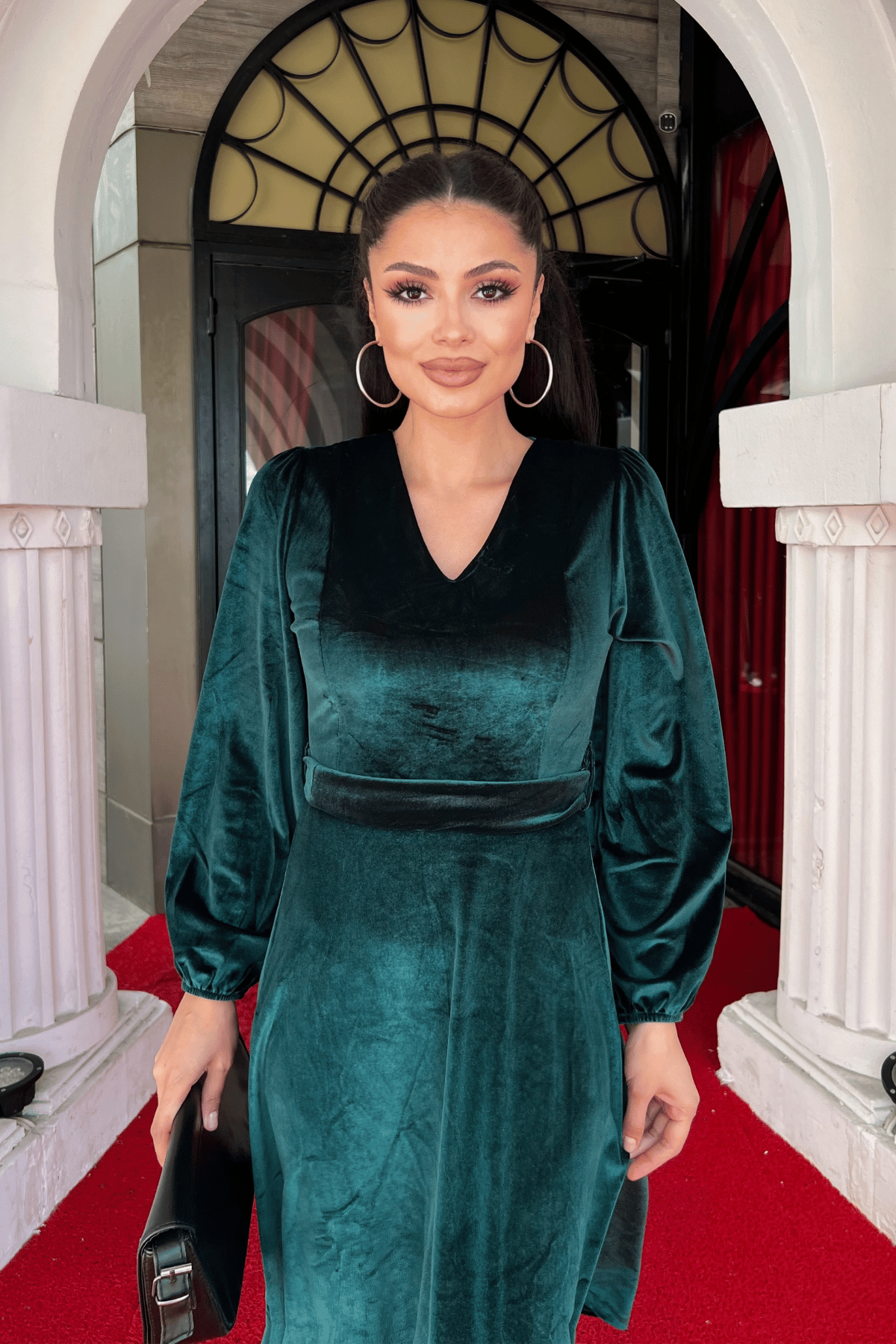 Kadife Kumaş V Yaka Midi Elbise - ZÜMRÜT YEŞİL