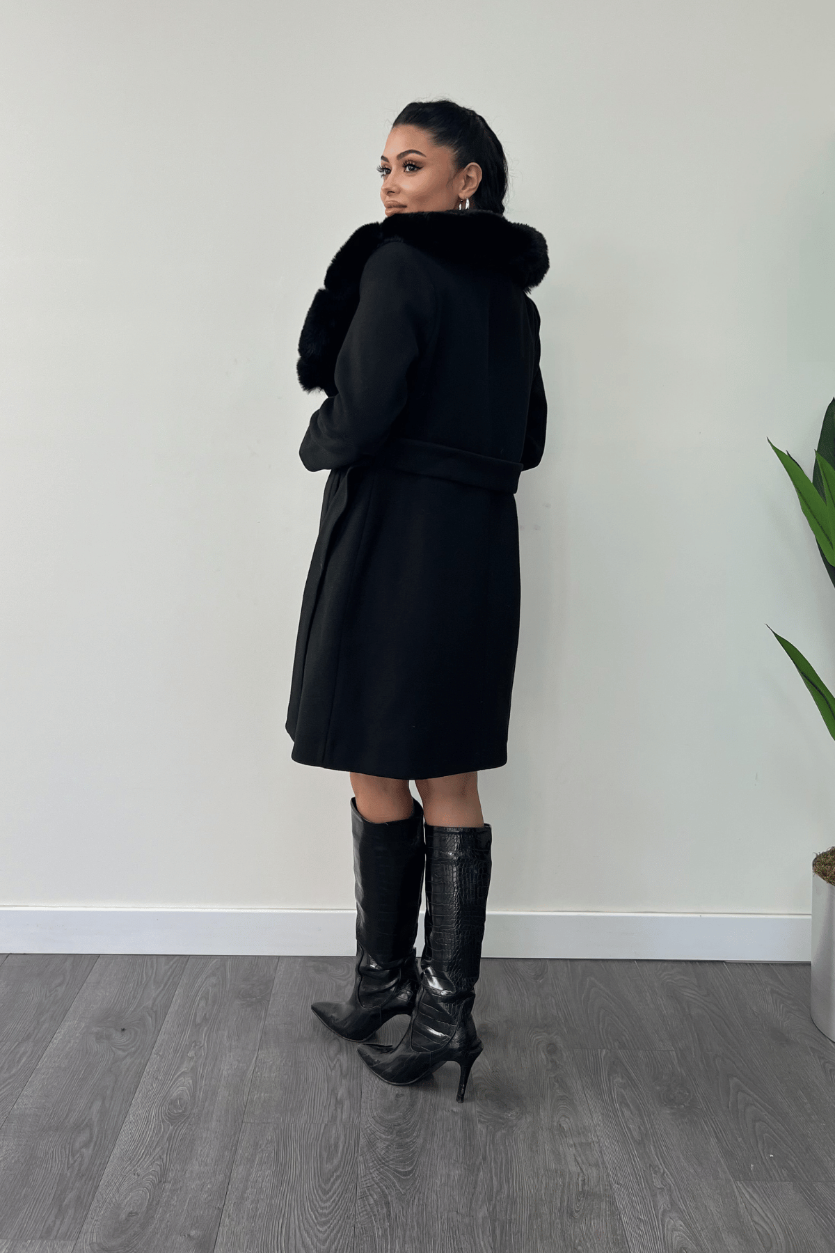 Kaşe Kumaş Kürk Detaylı Kaban - SİYAH