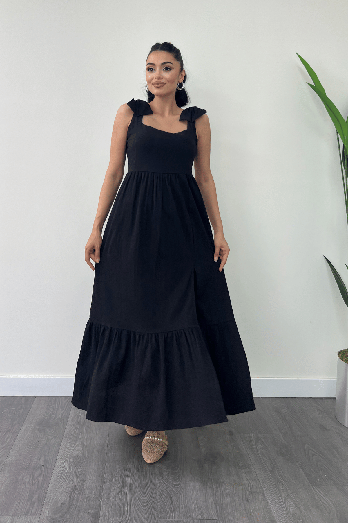 Keten Kumaş Omuzu Fiyonk Detaylı Elbise - SİYAH