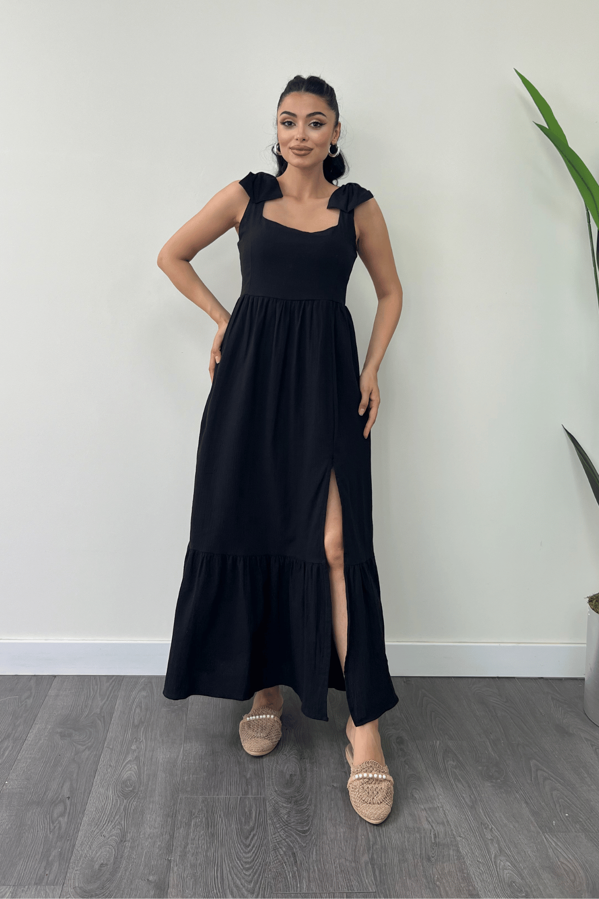 Keten Kumaş Omuzu Fiyonk Detaylı Elbise - SİYAH