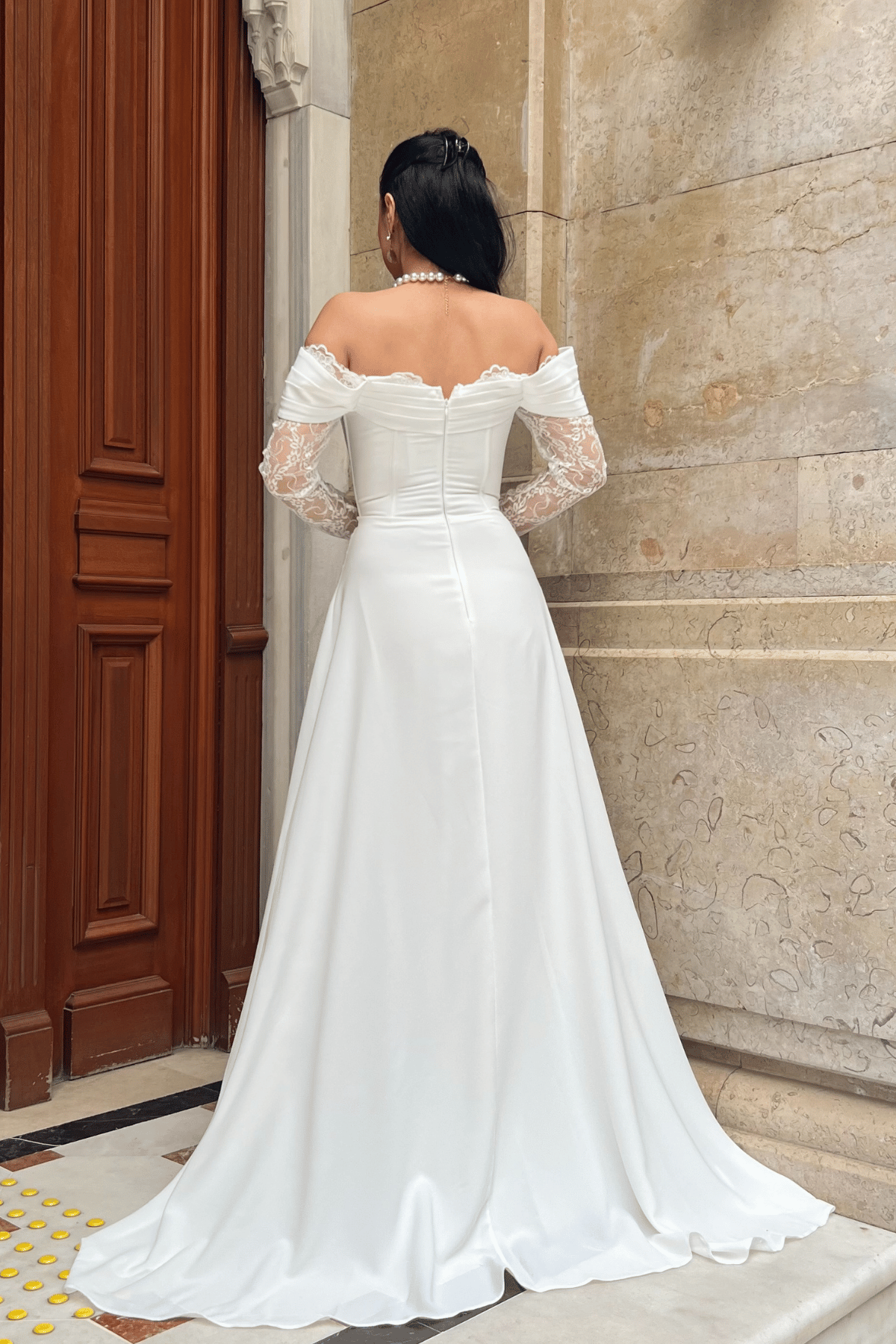 Krep Kumaş Balen Dantel Detaylı Abiye Elbise - BEYAZ