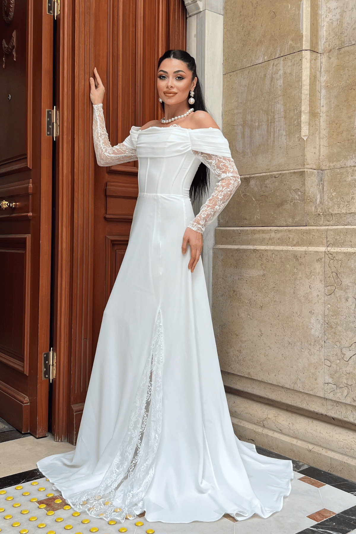 Krep Kumaş Balen Dantel Detaylı Abiye Elbise - BEYAZ