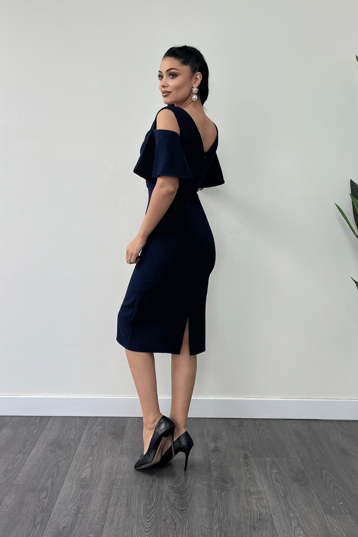 Krep Kumaş Büzgü Detaylı Kalem Elbise - LACİVERT