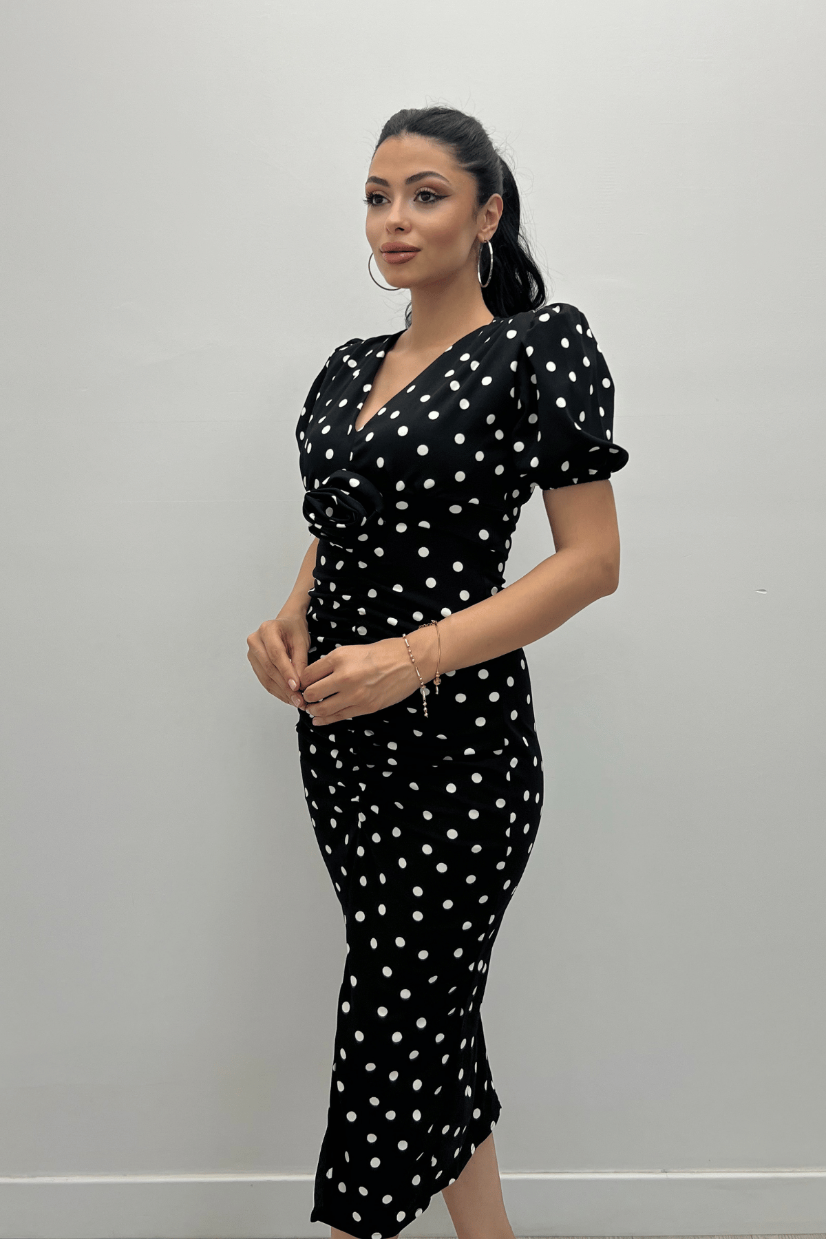 Krep  Kumas Büzgü Gül Detaylı Kalem Elbise - SİYAH