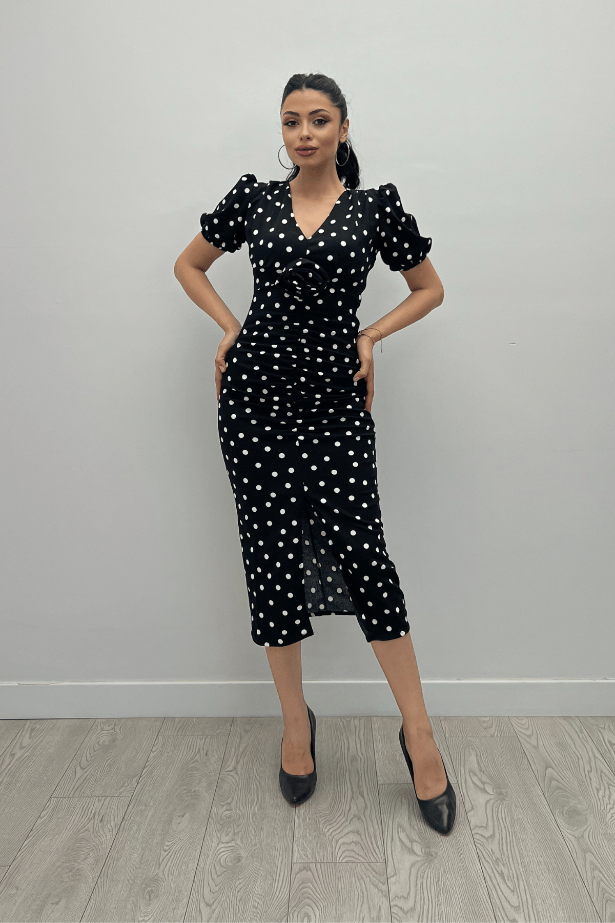 Krep  Kumas Büzgü Gül Detaylı Kalem Elbise - SİYAH