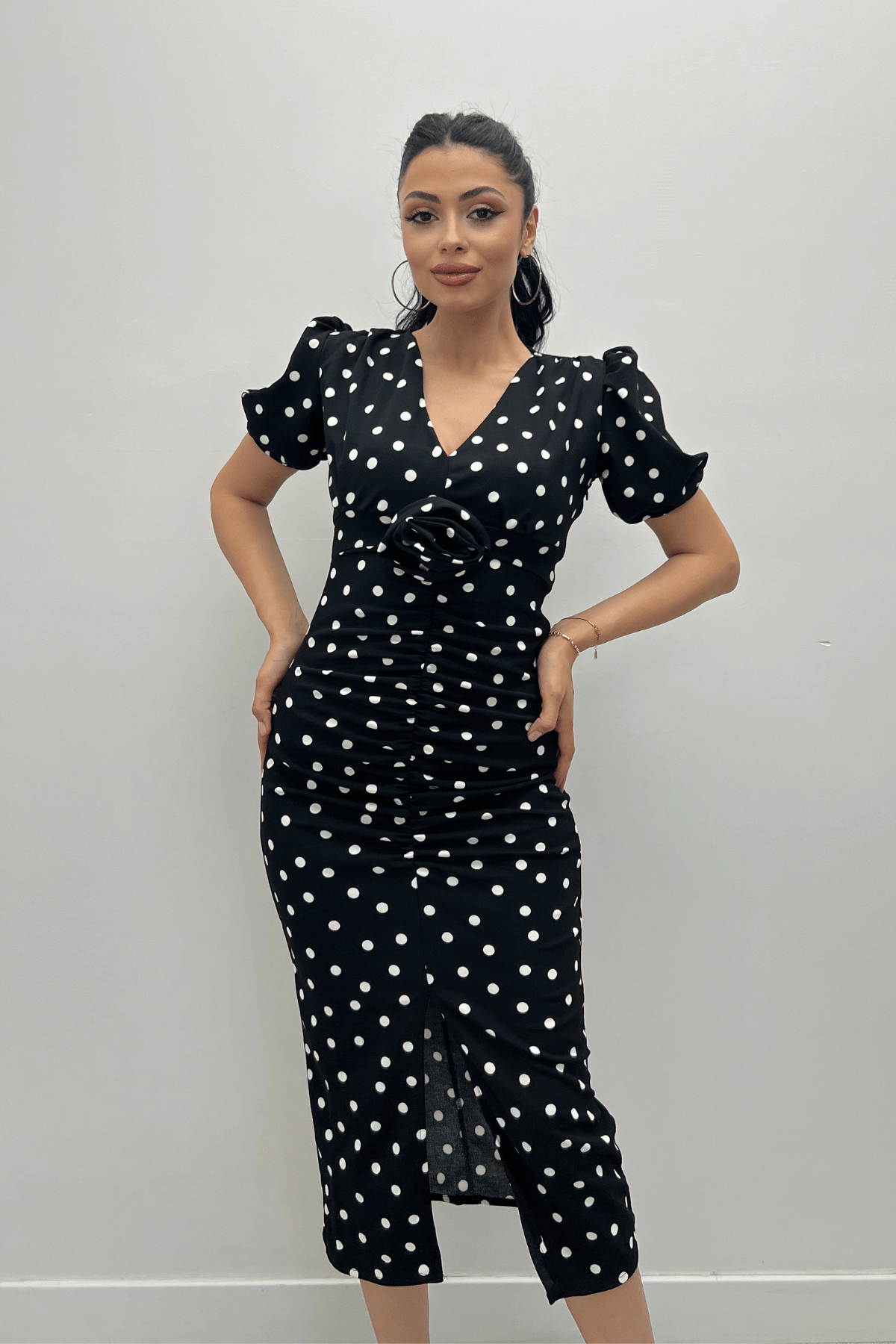 Krep  Kumas Büzgü Gül Detaylı Kalem Elbise - SİYAH