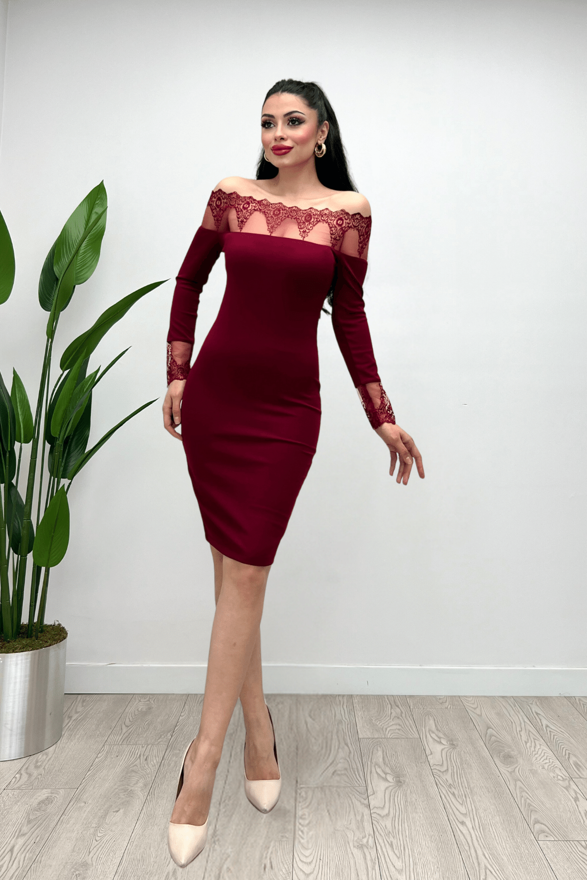 Krep Kumaş Dantel Detaylı Elbise - BORDO