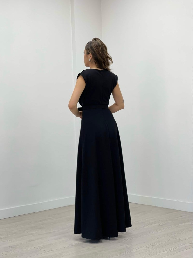 Krep Kumaş Degaje Yaka Elbise - SİYAH