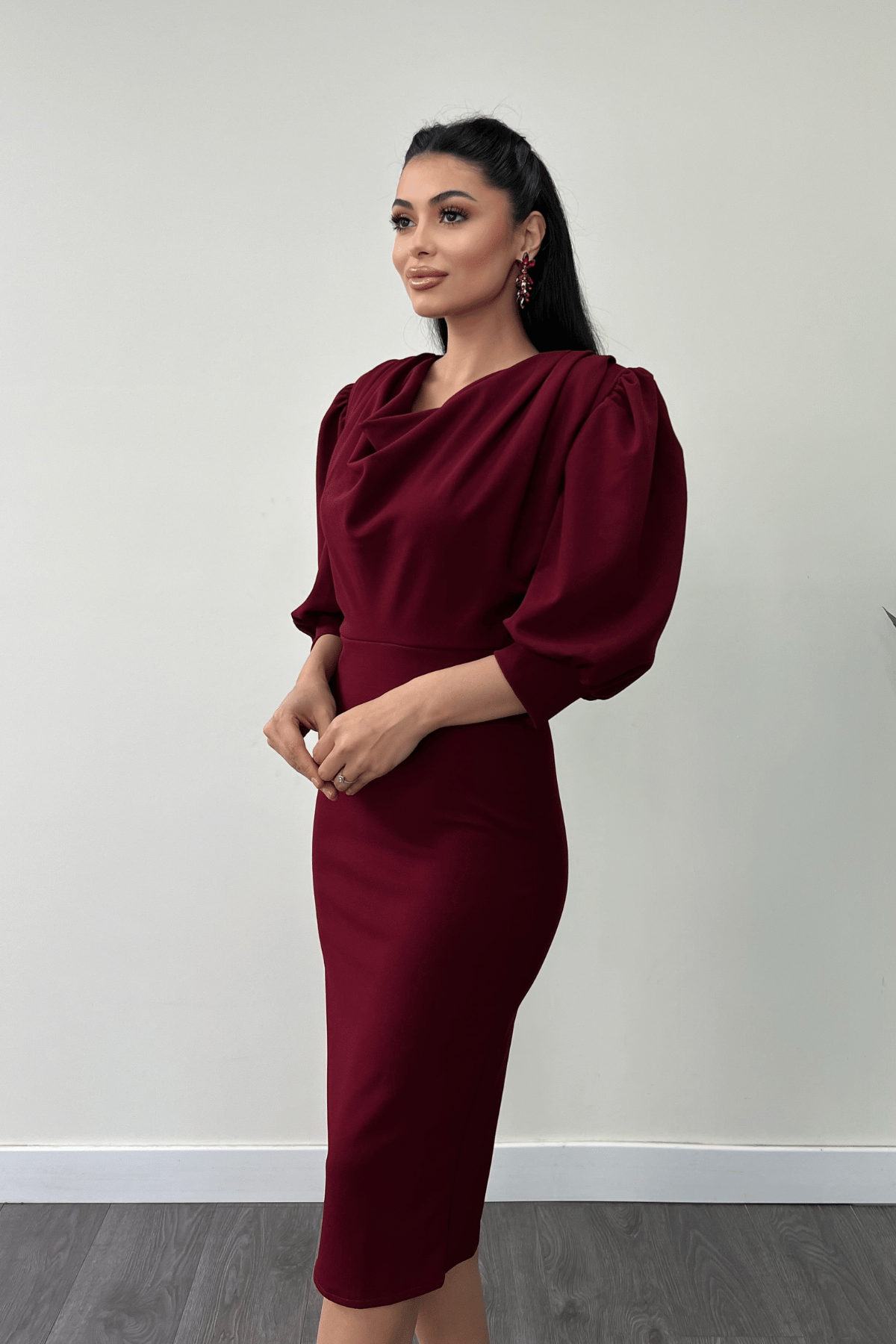 فستان قلم بياقة ديغاجي قماش الكريب بأكمام - بورجوندي