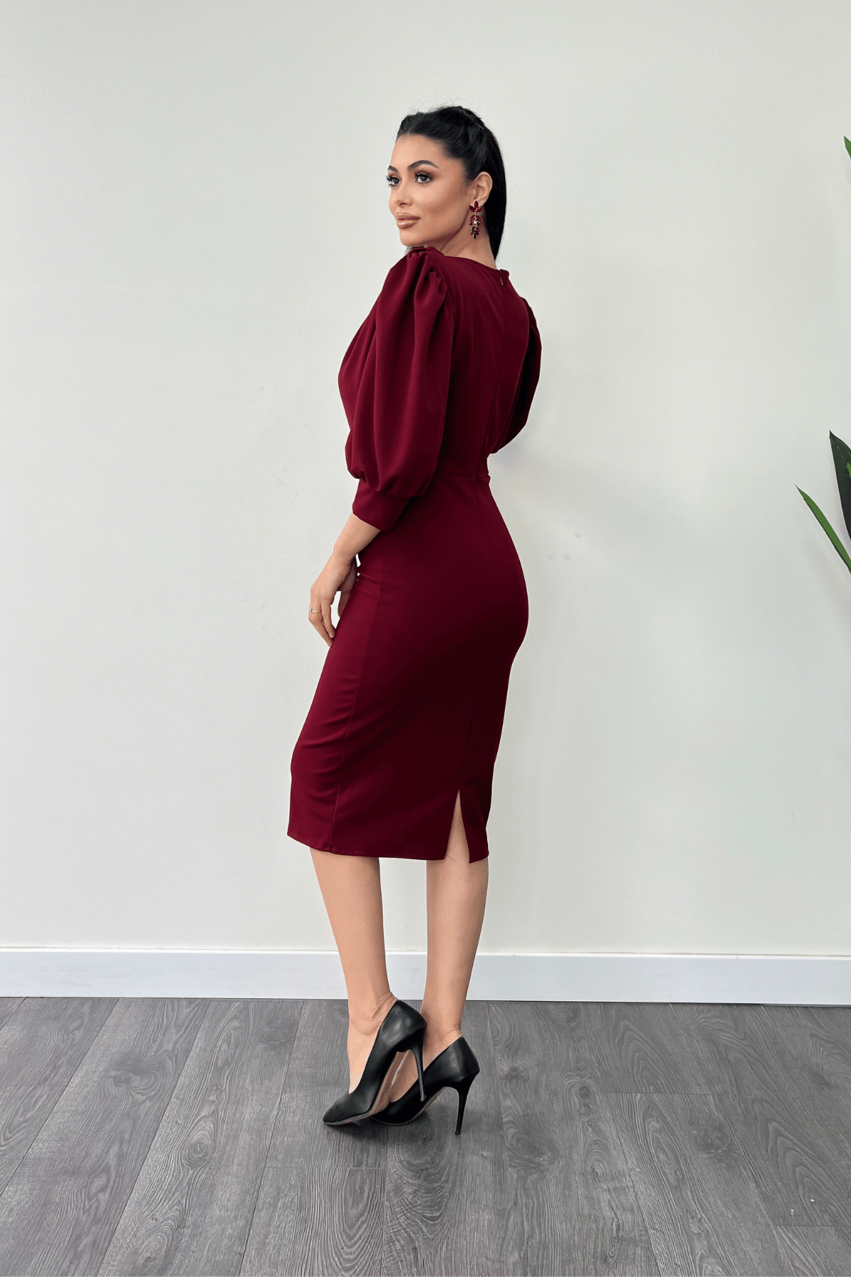 فستان قلم بياقة ديغاجي قماش الكريب بأكمام - بورجوندي