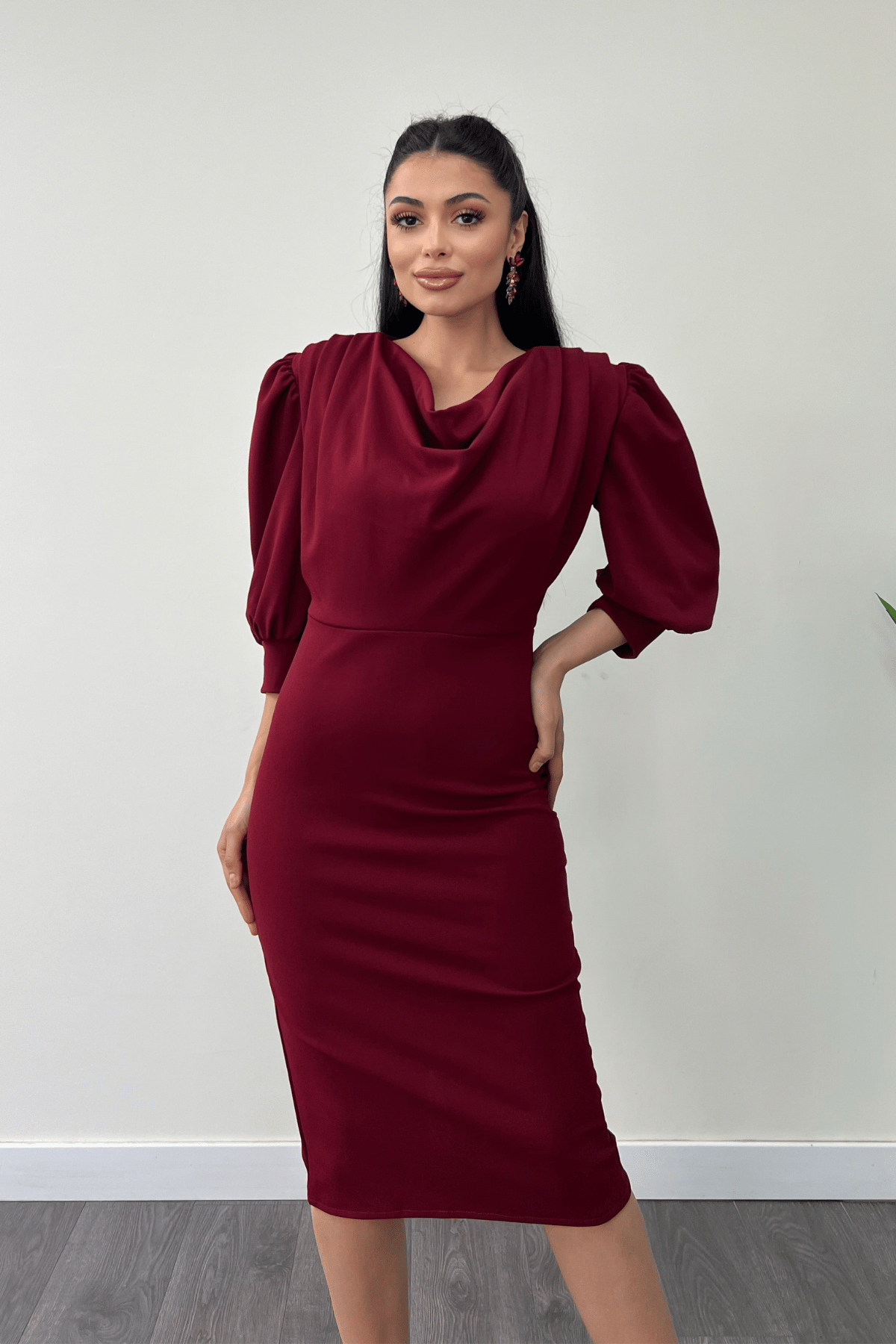 فستان قلم بياقة ديغاجي قماش الكريب بأكمام - بورجوندي